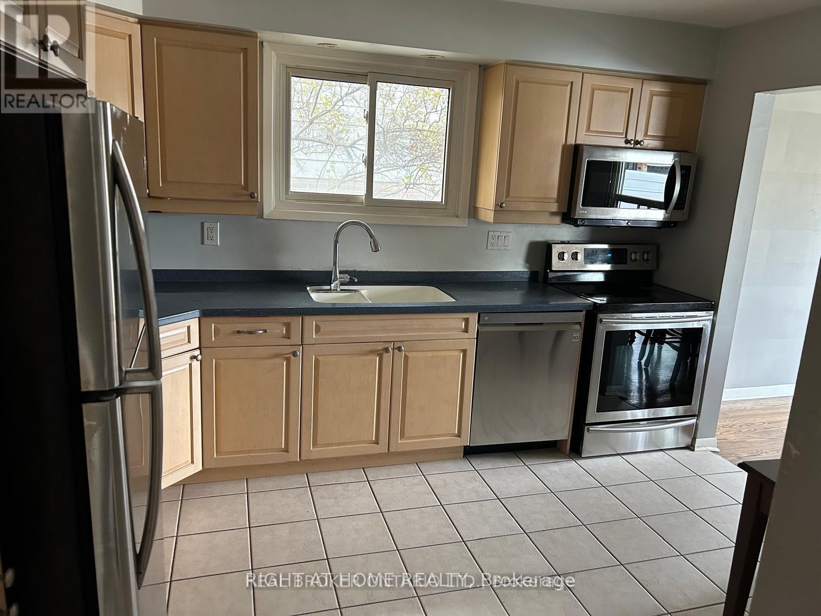 












ROOM 2 - 5 CALDWELL CRESCENT

,
Brampton (Brampton East),




Ontario
L6W1A2

