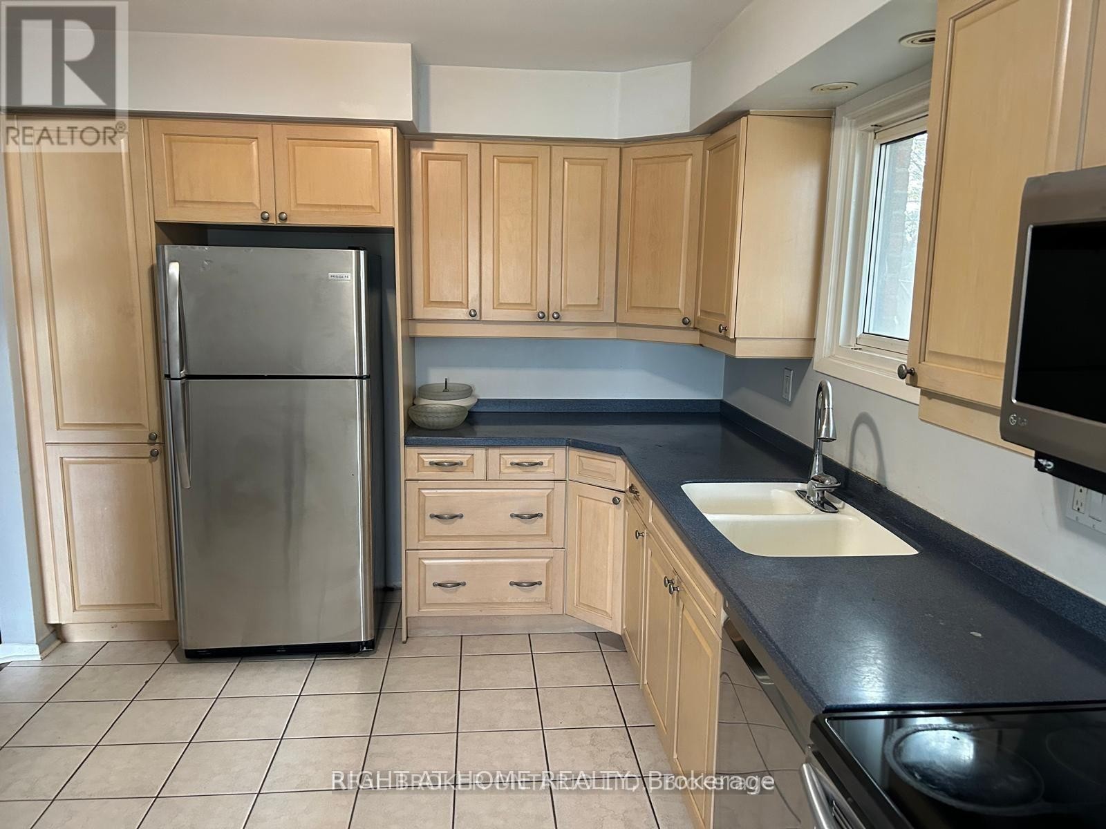 












ROOM 2 - 5 CALDWELL CRESCENT

,
Brampton (Brampton East),




Ontario
L6W1A2

