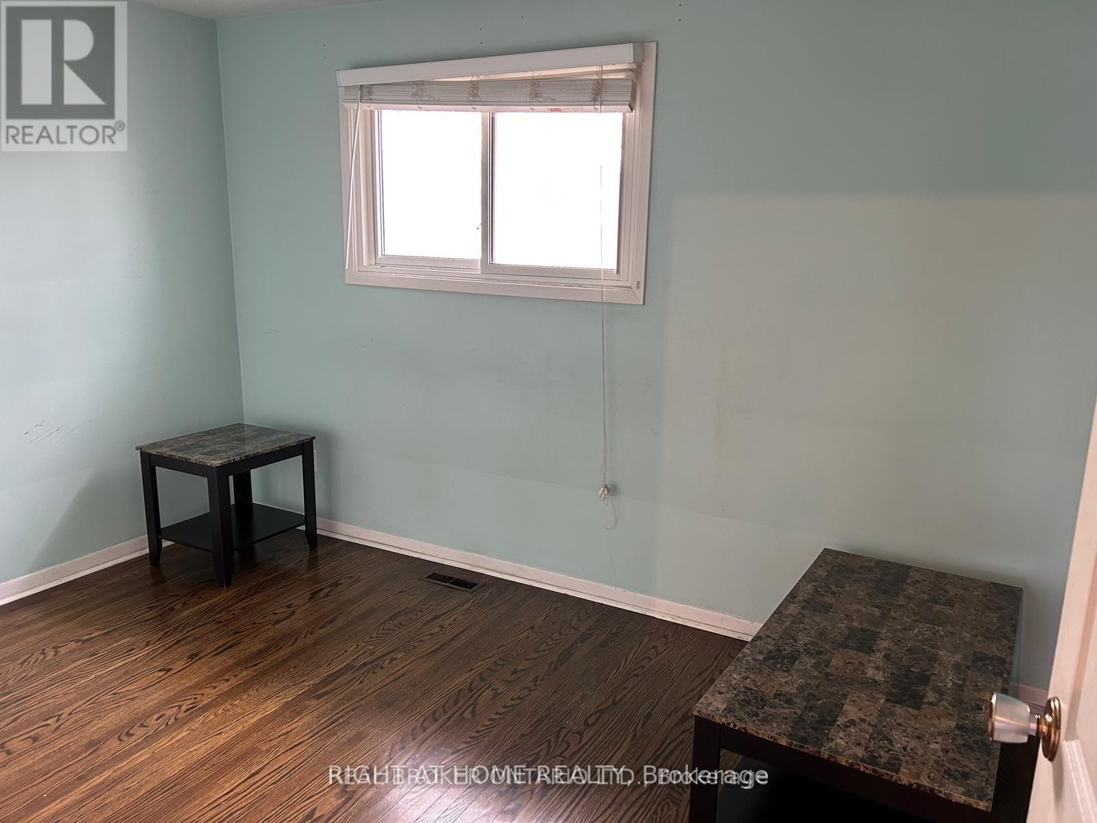 












ROOM 2 - 5 CALDWELL CRESCENT

,
Brampton (Brampton East),




Ontario
L6W1A2

