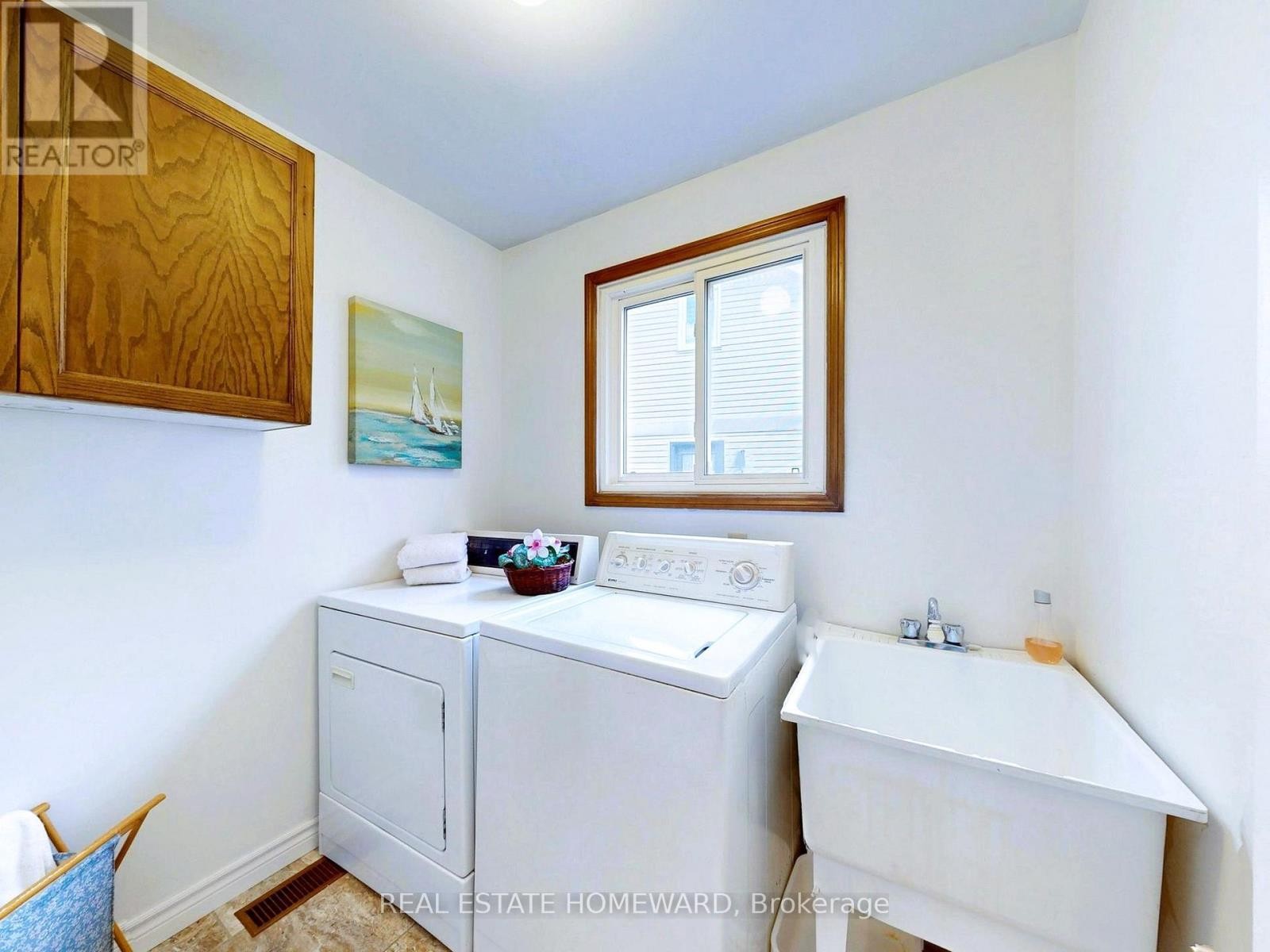 












3058 VIEWMOUNT ROAD

,
Oakville (WO West),




Ontario
L6L5M7

