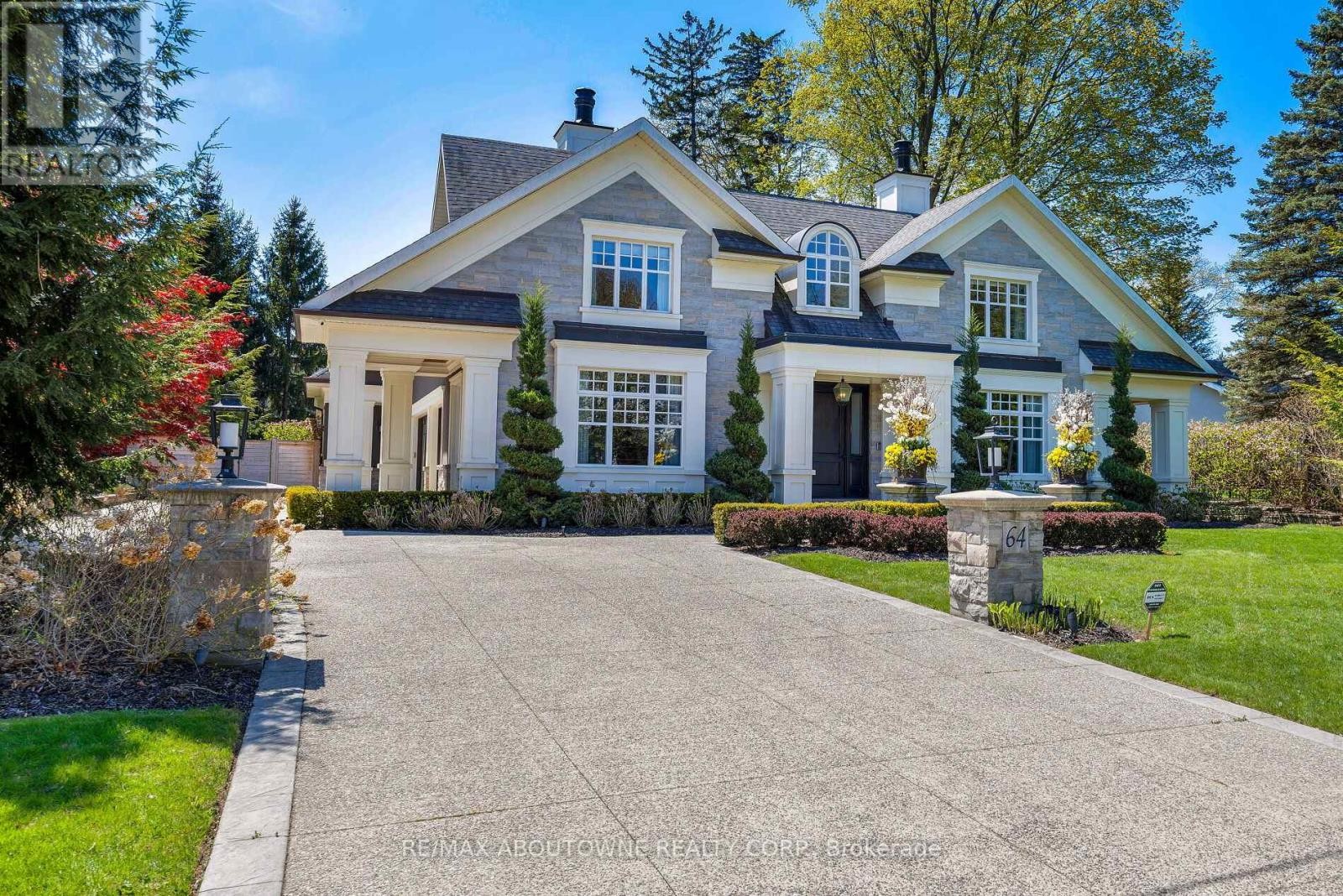 












64 BRENTWOOD ROAD

,
Oakville (MO Morrison),




Ontario
L6J4B6

