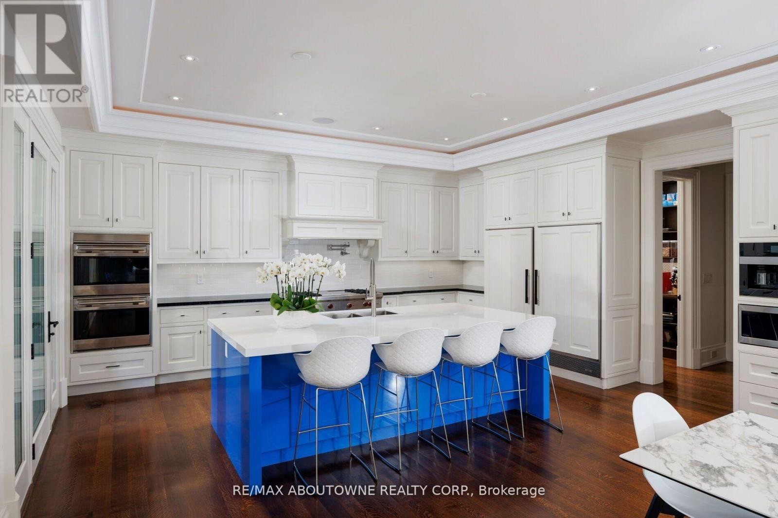 












64 BRENTWOOD ROAD

,
Oakville (MO Morrison),




Ontario
L6J4B6

