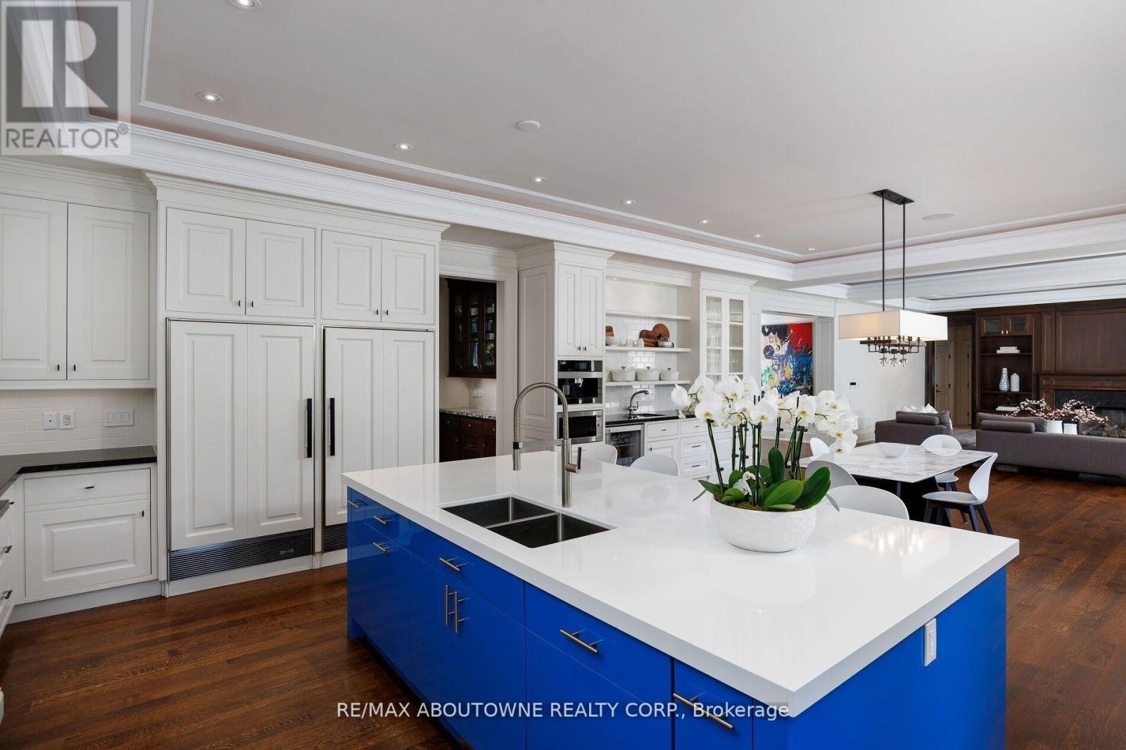 












64 BRENTWOOD ROAD

,
Oakville (MO Morrison),




Ontario
L6J4B6

