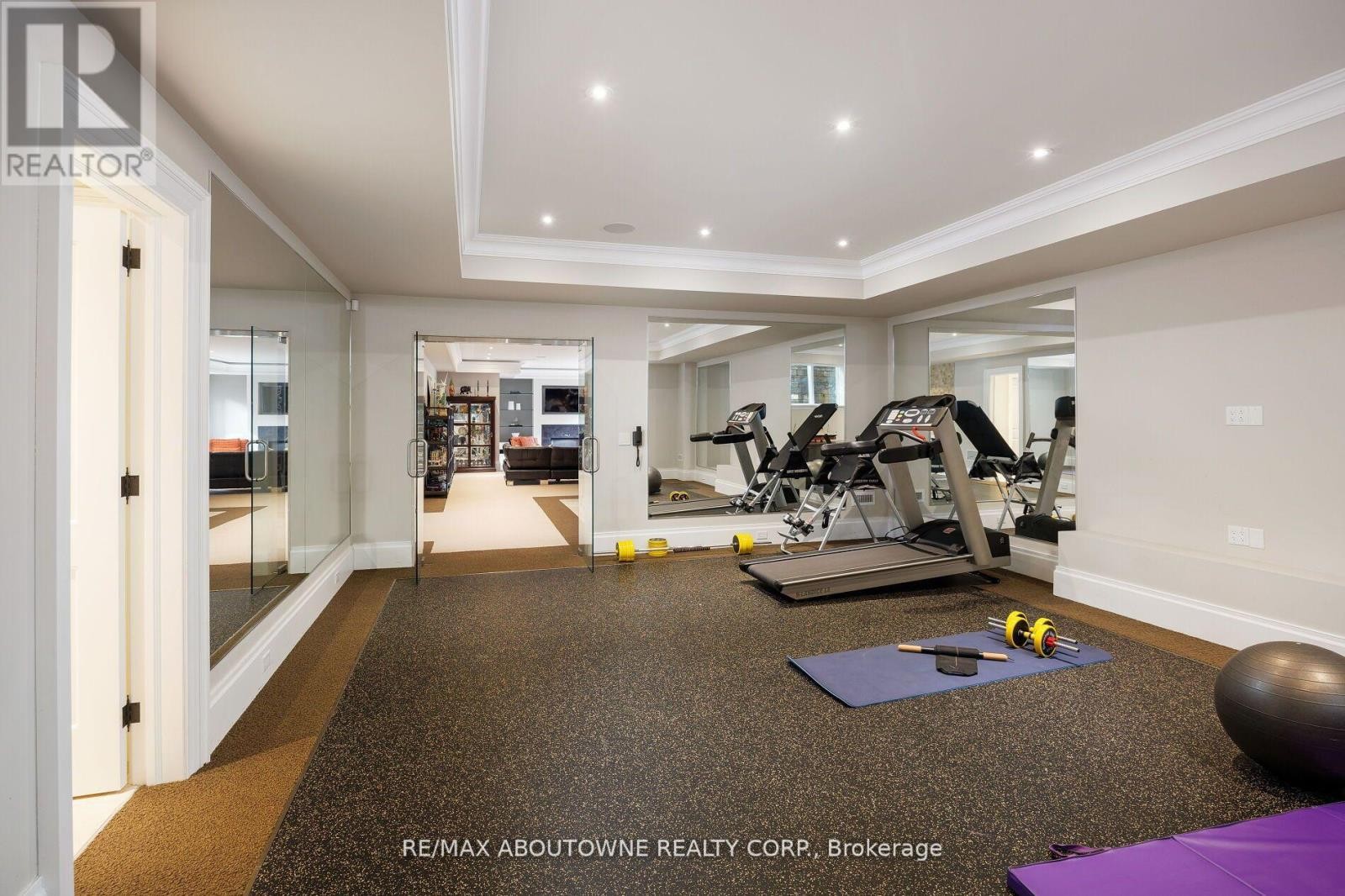 












64 BRENTWOOD ROAD

,
Oakville (MO Morrison),




Ontario
L6J4B6

