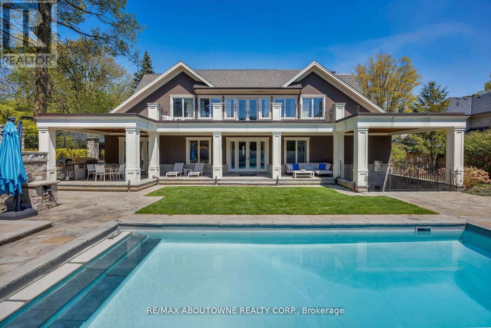 












64 BRENTWOOD ROAD

,
Oakville (MO Morrison),




Ontario
L6J4B6

