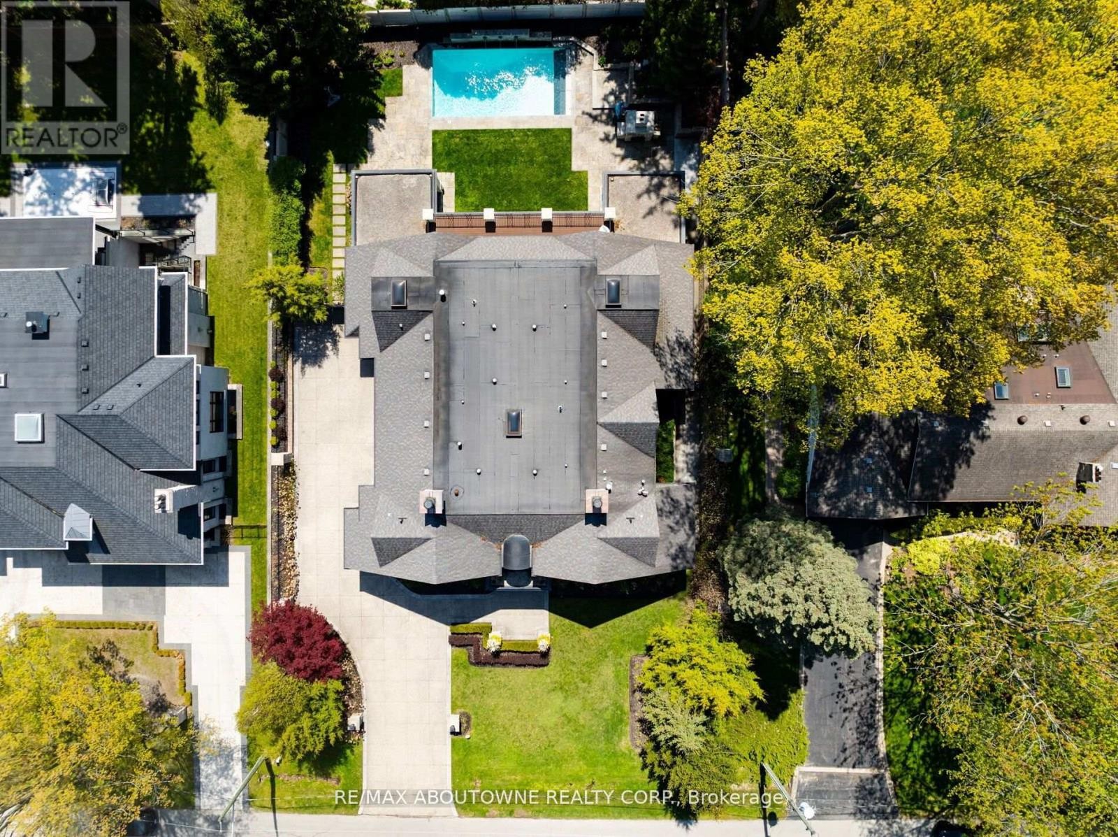












64 BRENTWOOD ROAD

,
Oakville (MO Morrison),




Ontario
L6J4B6

