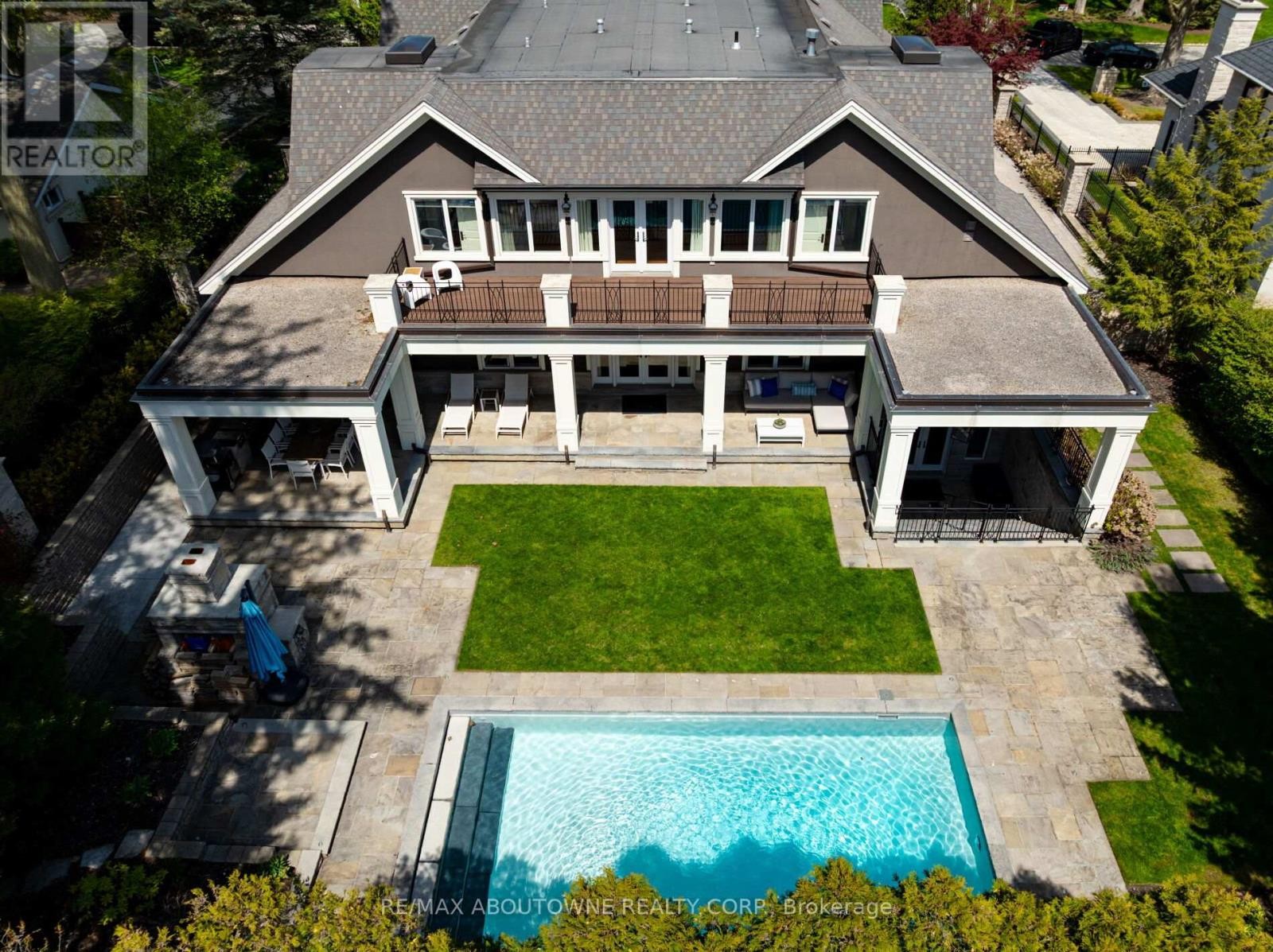 












64 BRENTWOOD ROAD

,
Oakville (MO Morrison),




Ontario
L6J4B6

