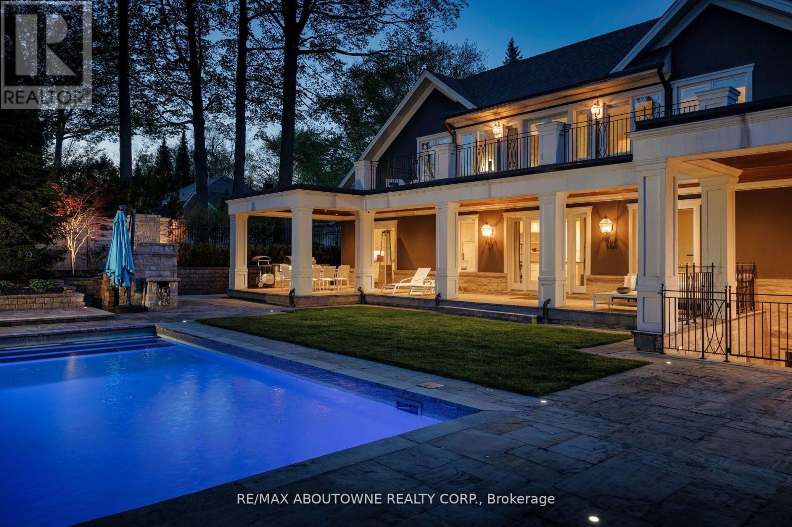 












64 BRENTWOOD ROAD

,
Oakville (MO Morrison),




Ontario
L6J4B6

