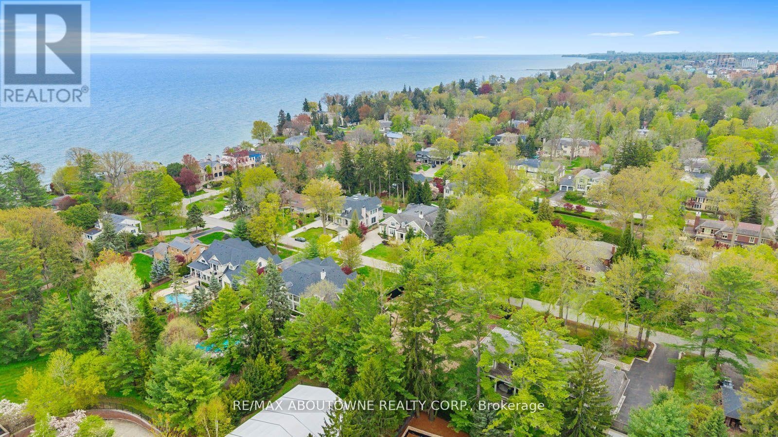 












64 BRENTWOOD ROAD

,
Oakville (MO Morrison),




Ontario
L6J4B6

