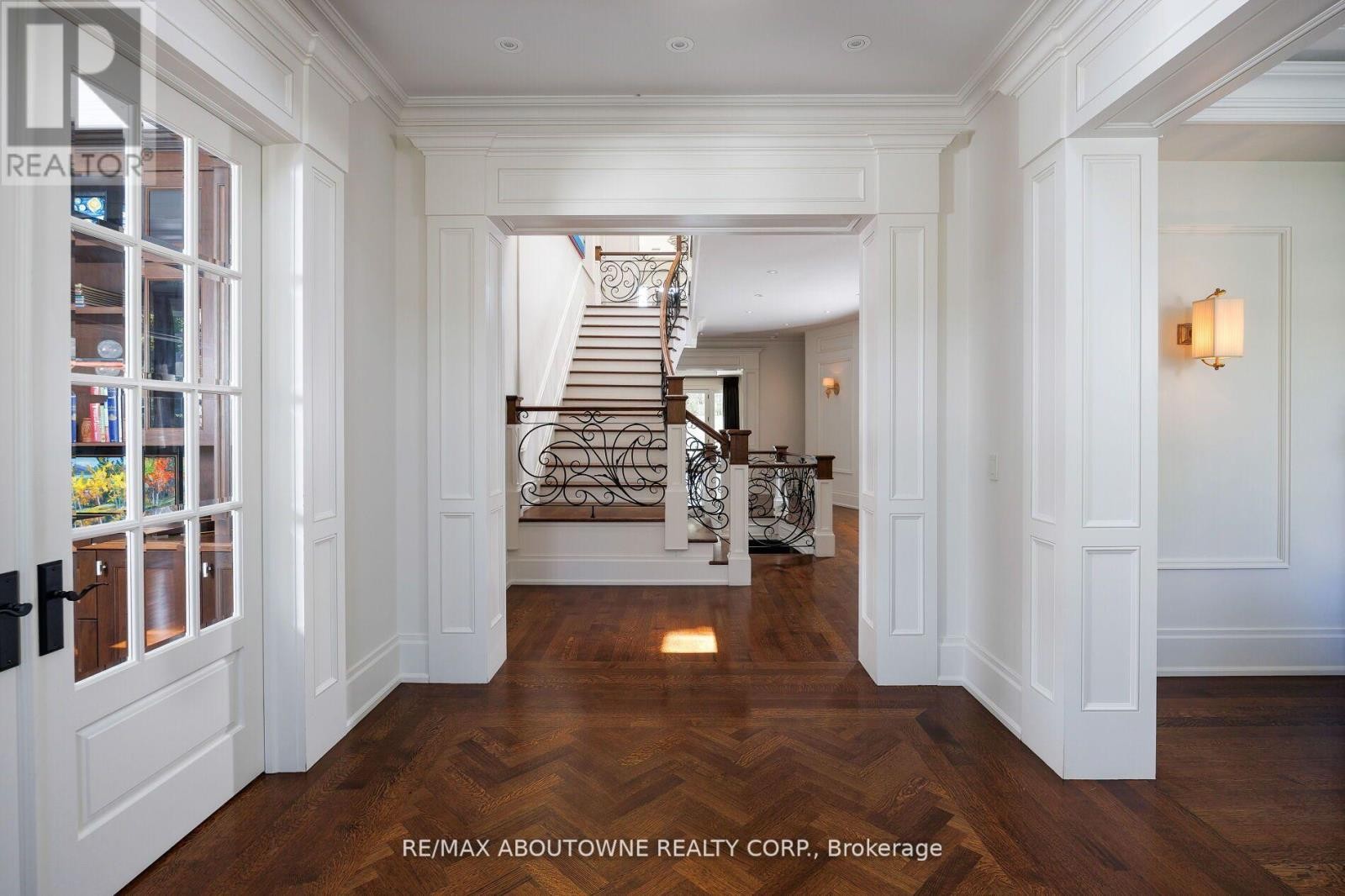












64 BRENTWOOD ROAD

,
Oakville (MO Morrison),




Ontario
L6J4B6

