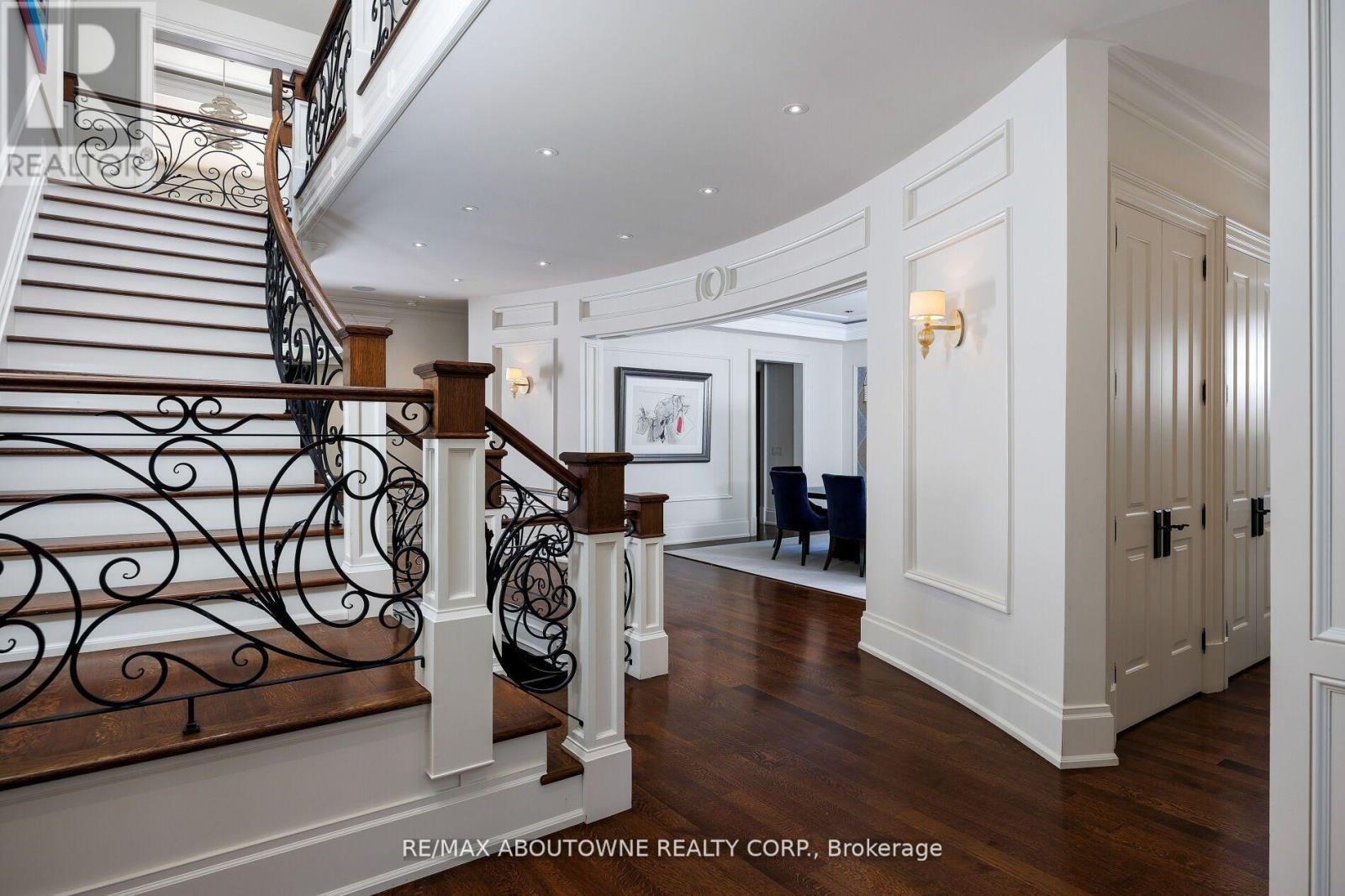 












64 BRENTWOOD ROAD

,
Oakville (MO Morrison),




Ontario
L6J4B6

