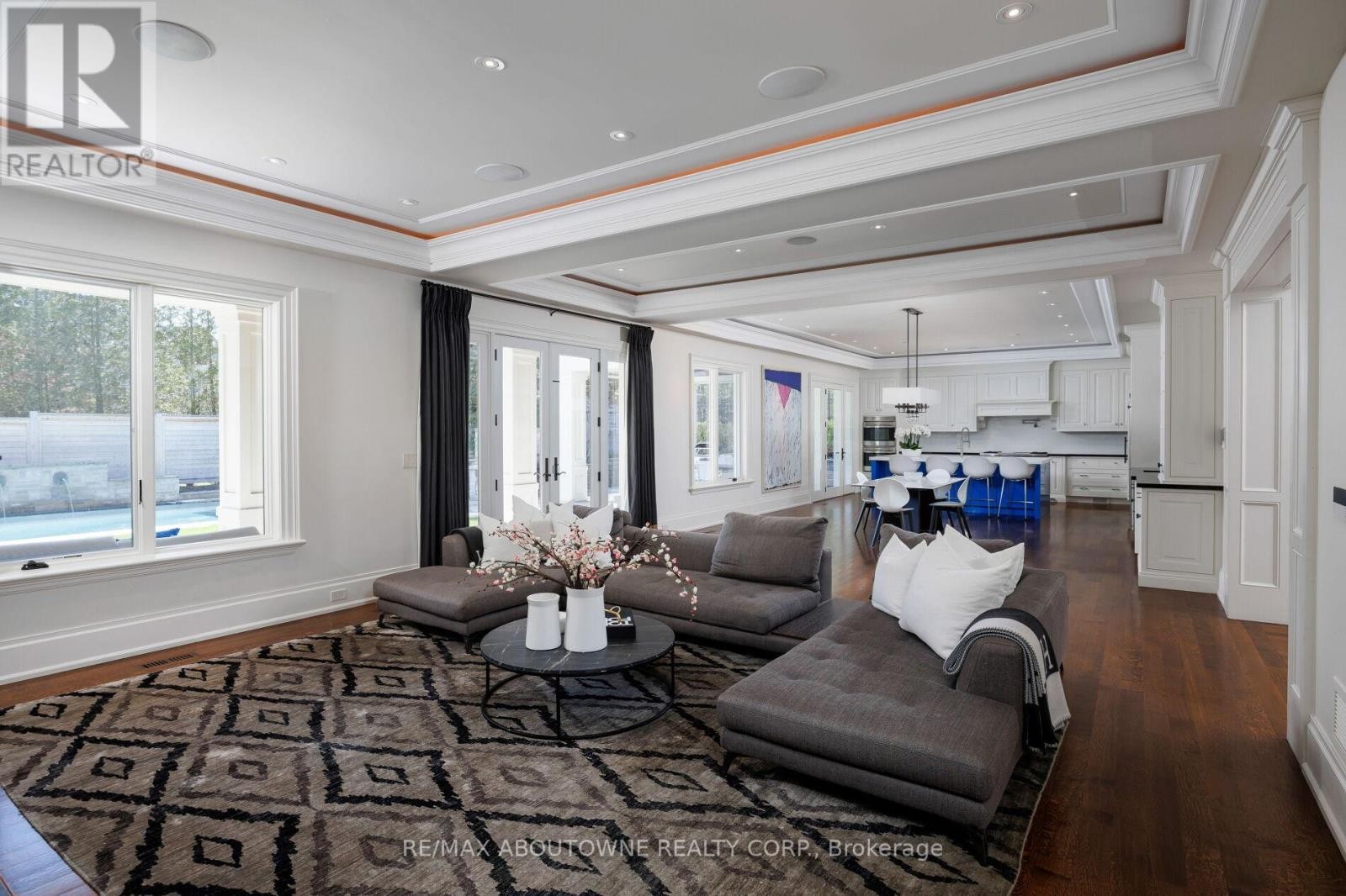 












64 BRENTWOOD ROAD

,
Oakville (MO Morrison),




Ontario
L6J4B6

