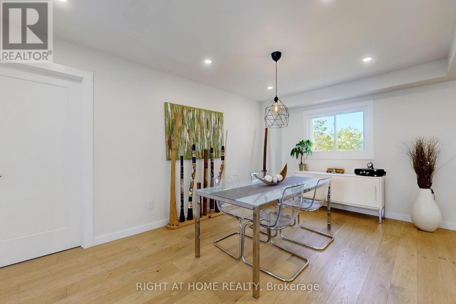 












6 - 400 BLOOR STREET

,
Mississauga (Mississauga Valleys),




Ontario
L5A3M8

