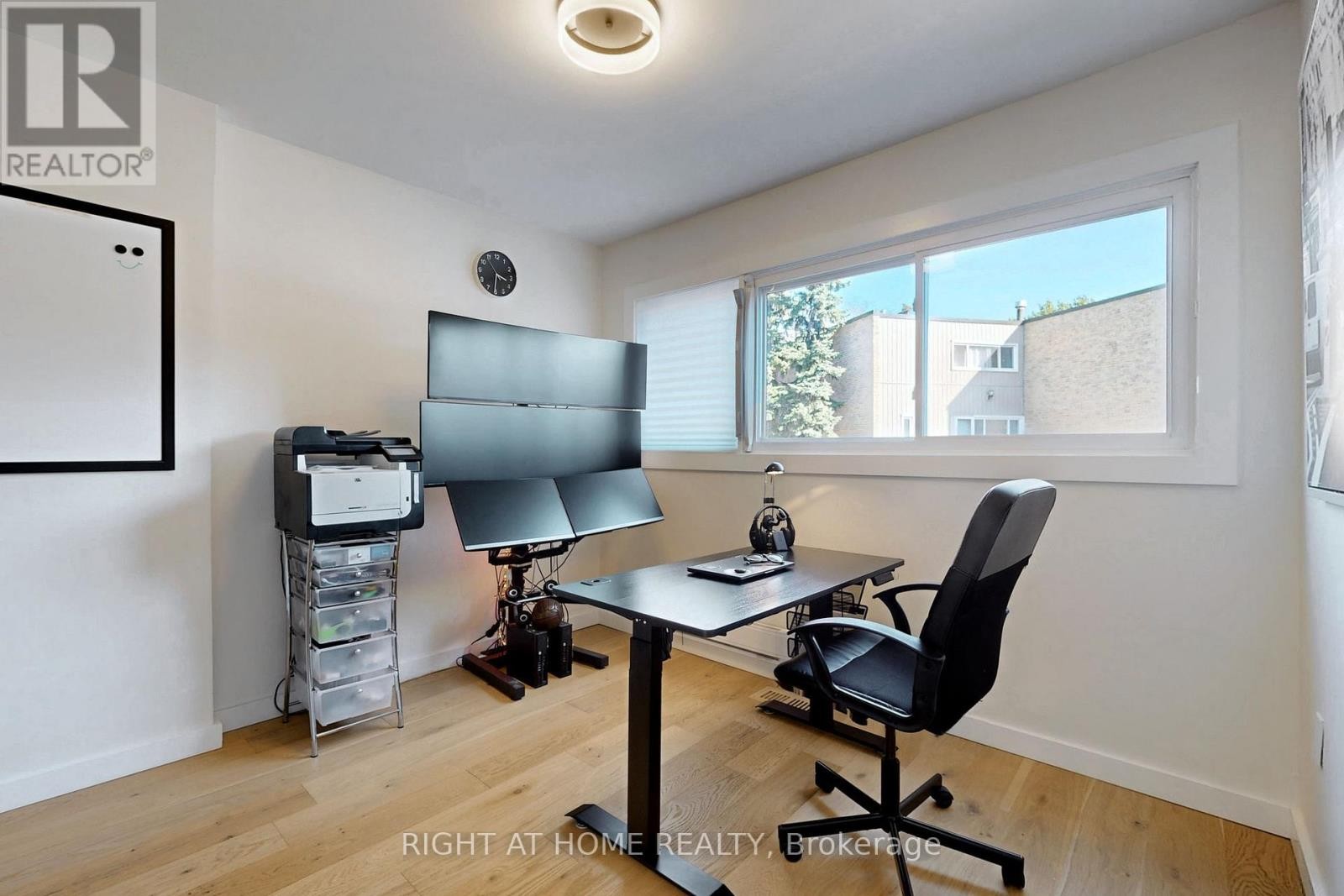 












6 - 400 BLOOR STREET

,
Mississauga (Mississauga Valleys),




Ontario
L5A3M8

