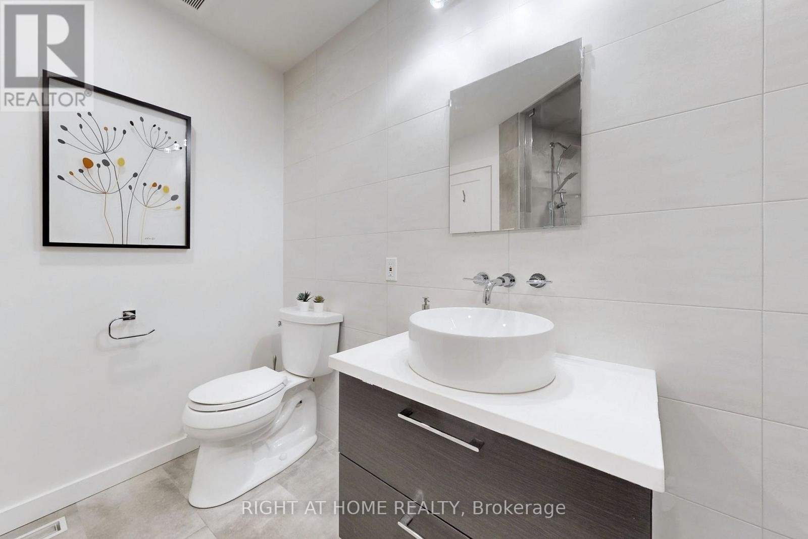 












6 - 400 BLOOR STREET

,
Mississauga (Mississauga Valleys),




Ontario
L5A3M8

