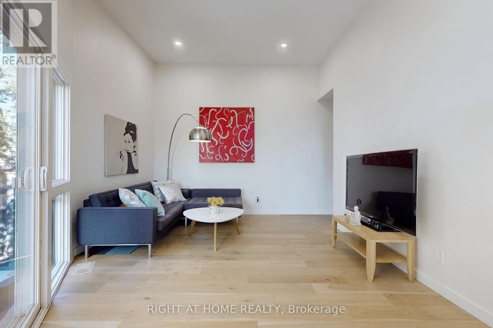 












6 - 400 BLOOR STREET

,
Mississauga (Mississauga Valleys),




Ontario
L5A3M8

