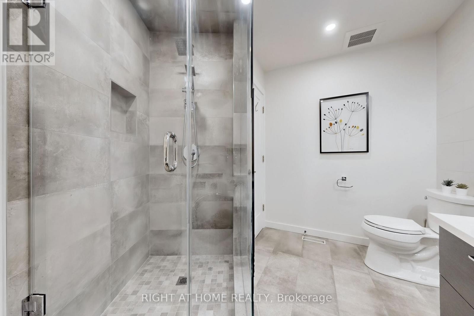 












6 - 400 BLOOR STREET

,
Mississauga (Mississauga Valleys),




Ontario
L5A3M8

