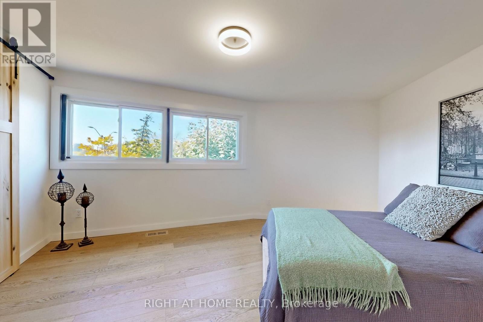 












6 - 400 BLOOR STREET

,
Mississauga (Mississauga Valleys),




Ontario
L5A3M8

