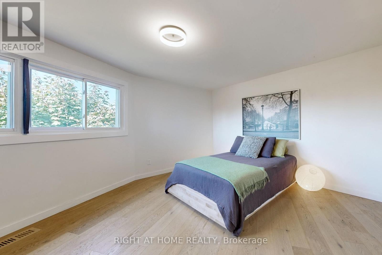 












6 - 400 BLOOR STREET

,
Mississauga (Mississauga Valleys),




Ontario
L5A3M8

