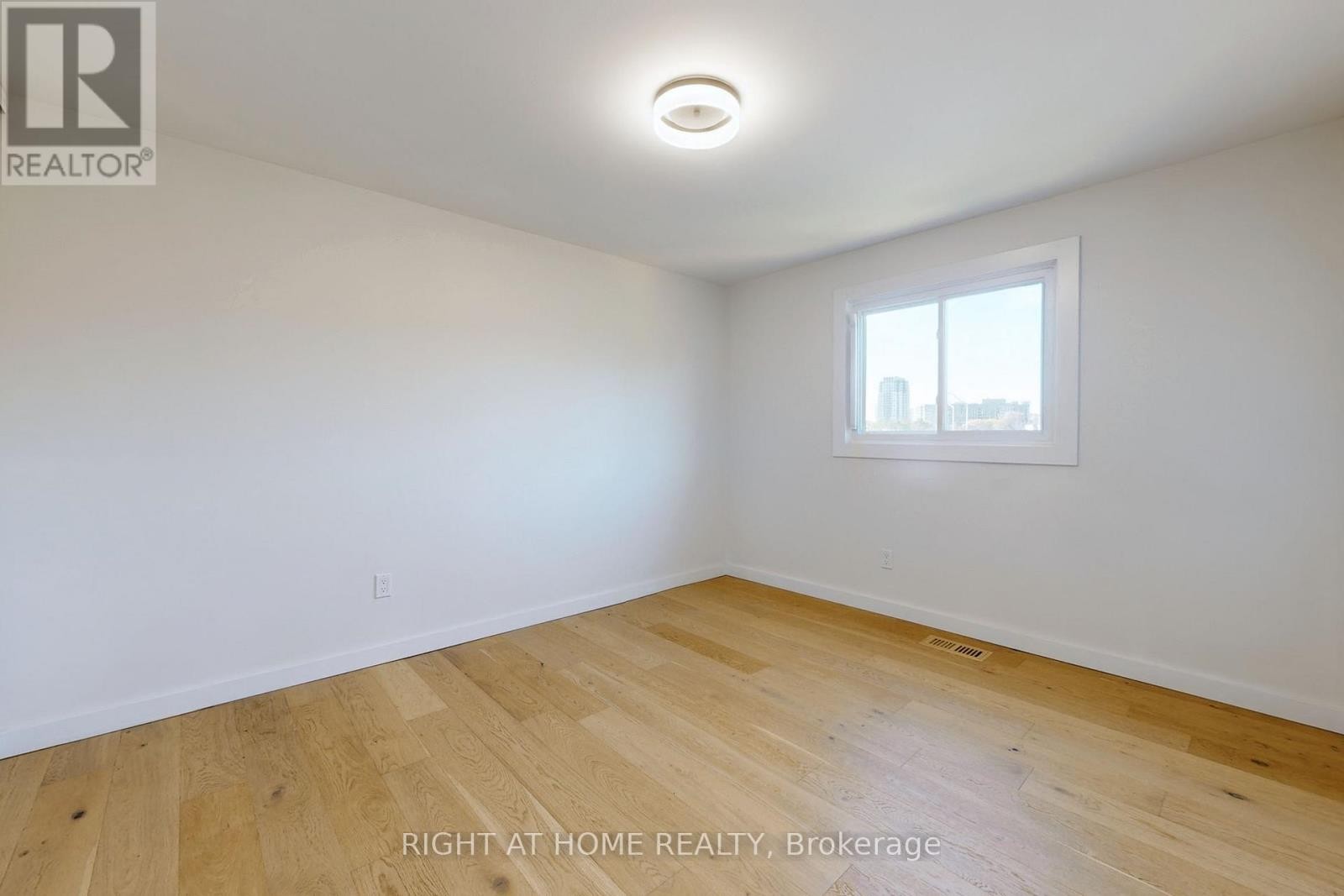 












6 - 400 BLOOR STREET

,
Mississauga (Mississauga Valleys),




Ontario
L5A3M8

