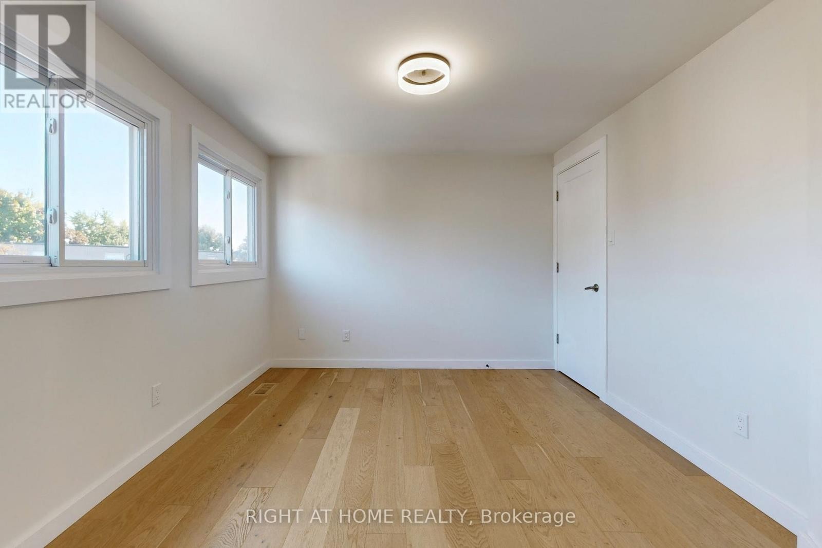 












6 - 400 BLOOR STREET

,
Mississauga (Mississauga Valleys),




Ontario
L5A3M8

