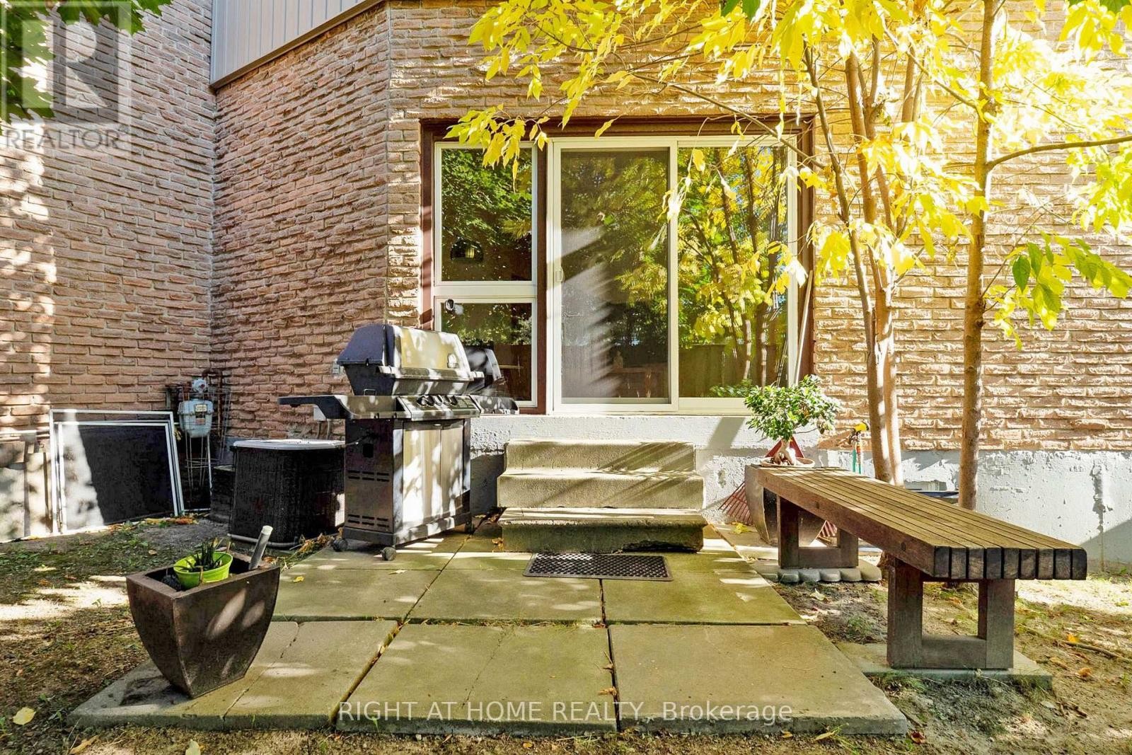 












6 - 400 BLOOR STREET

,
Mississauga (Mississauga Valleys),




Ontario
L5A3M8

