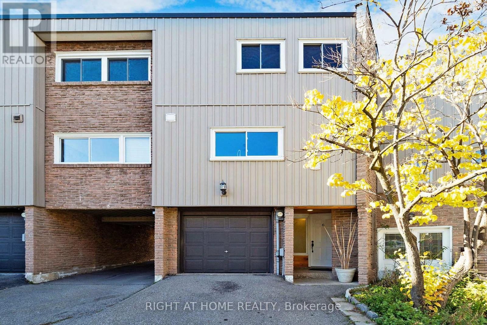 












6 - 400 BLOOR STREET

,
Mississauga (Mississauga Valleys),




Ontario
L5A3M8

