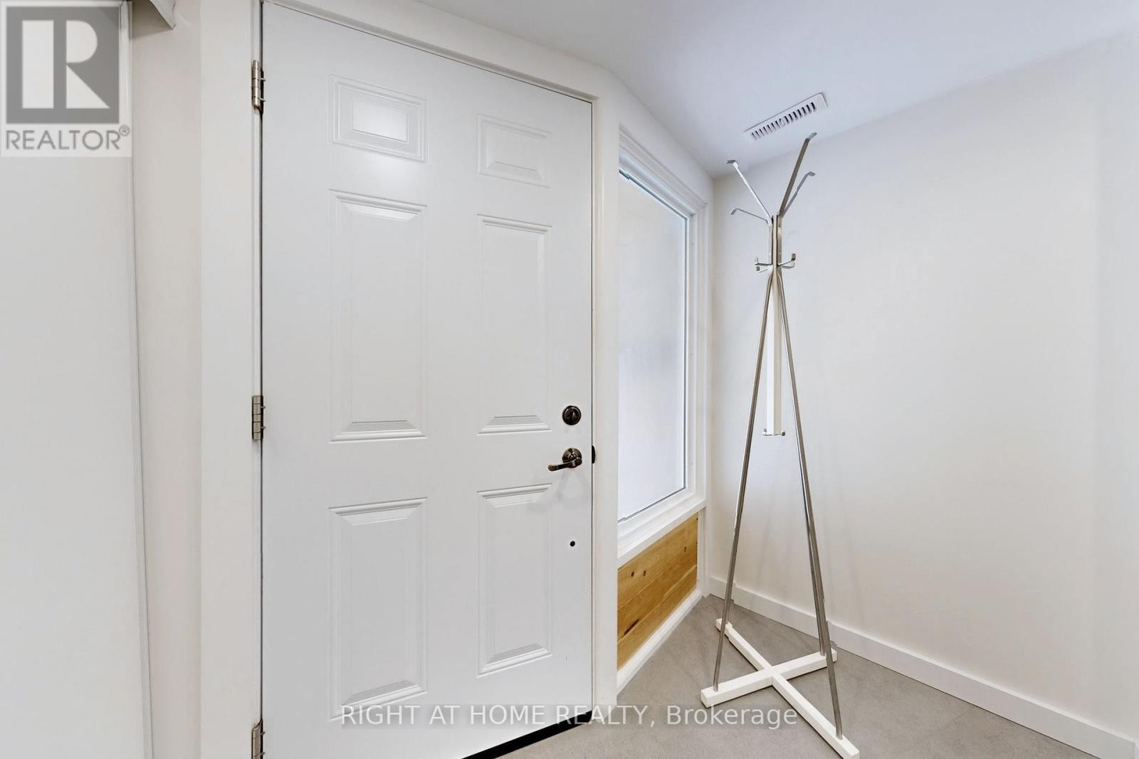 












6 - 400 BLOOR STREET

,
Mississauga (Mississauga Valleys),




Ontario
L5A3M8

