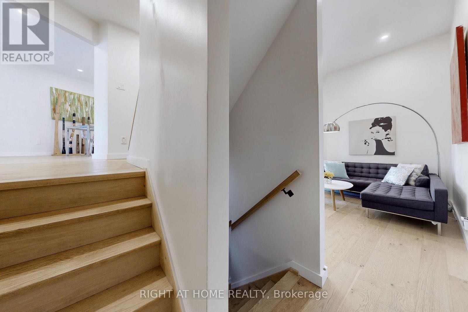 












6 - 400 BLOOR STREET

,
Mississauga (Mississauga Valleys),




Ontario
L5A3M8

