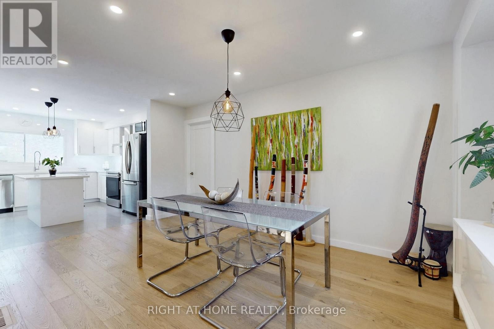 












6 - 400 BLOOR STREET

,
Mississauga (Mississauga Valleys),




Ontario
L5A3M8

