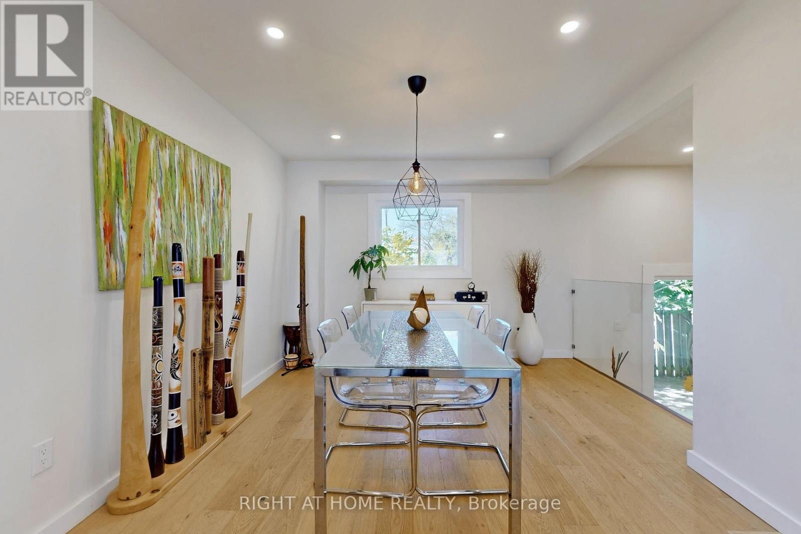 












6 - 400 BLOOR STREET

,
Mississauga (Mississauga Valleys),




Ontario
L5A3M8

