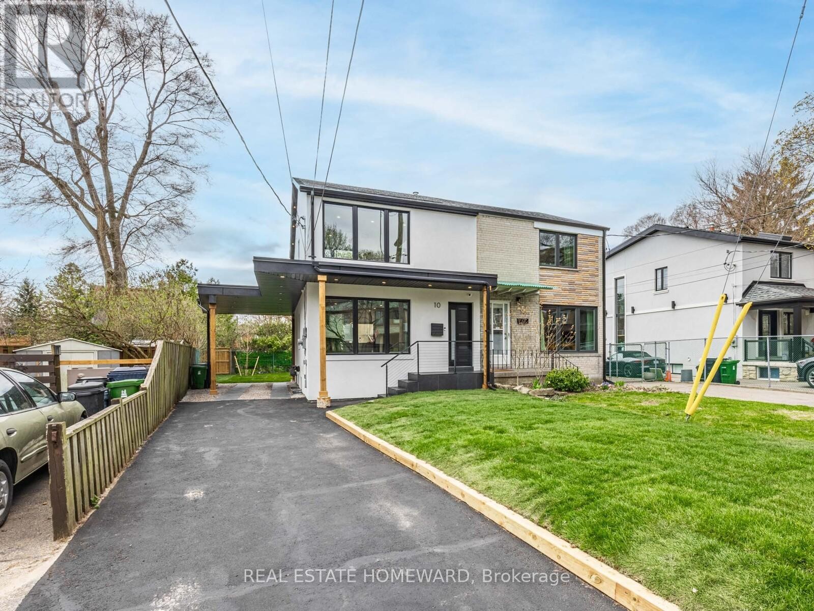 












10 JULIANA COURT

,
Toronto (Lambton Baby Point),




Ontario
M6S2R2

