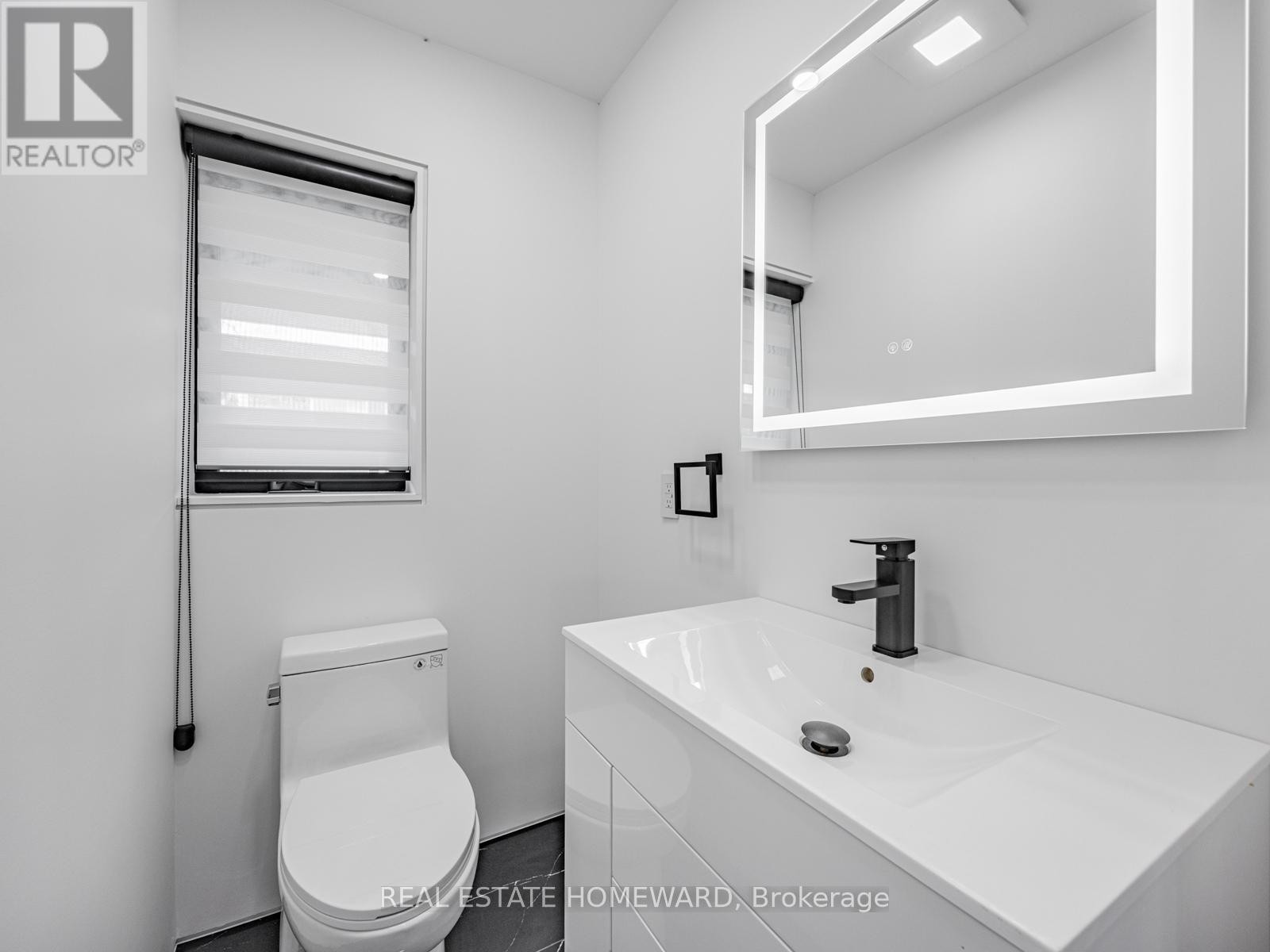 












10 JULIANA COURT

,
Toronto (Lambton Baby Point),




Ontario
M6S2R2

