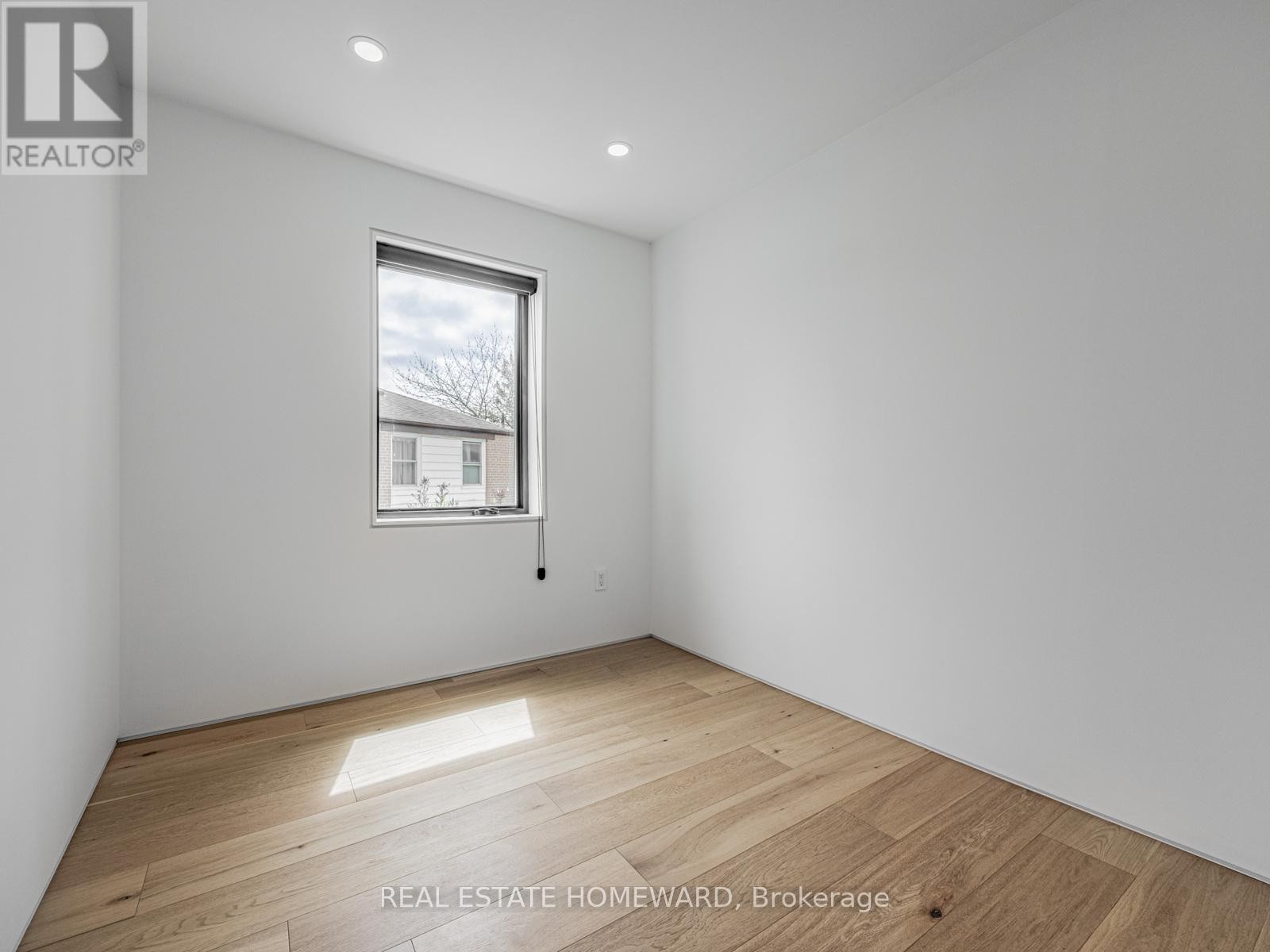 












10 JULIANA COURT

,
Toronto (Lambton Baby Point),




Ontario
M6S2R2

