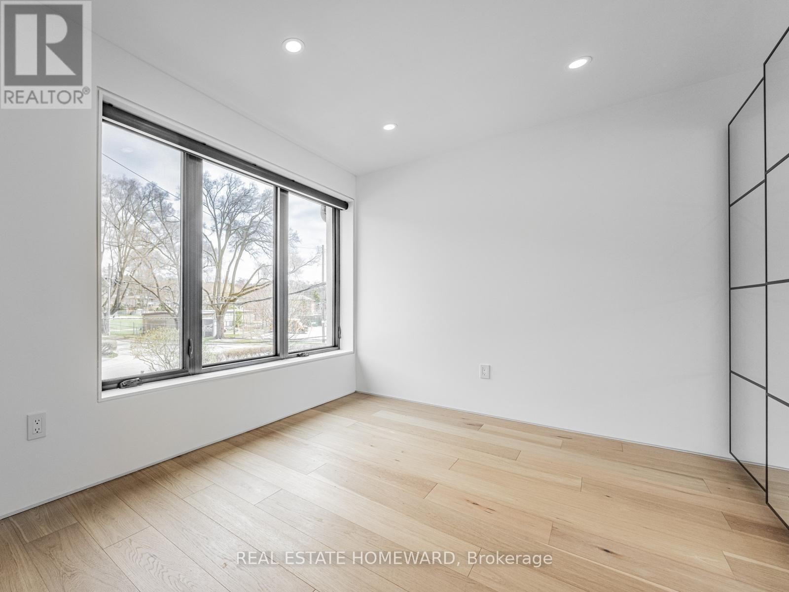 












10 JULIANA COURT

,
Toronto (Lambton Baby Point),




Ontario
M6S2R2

