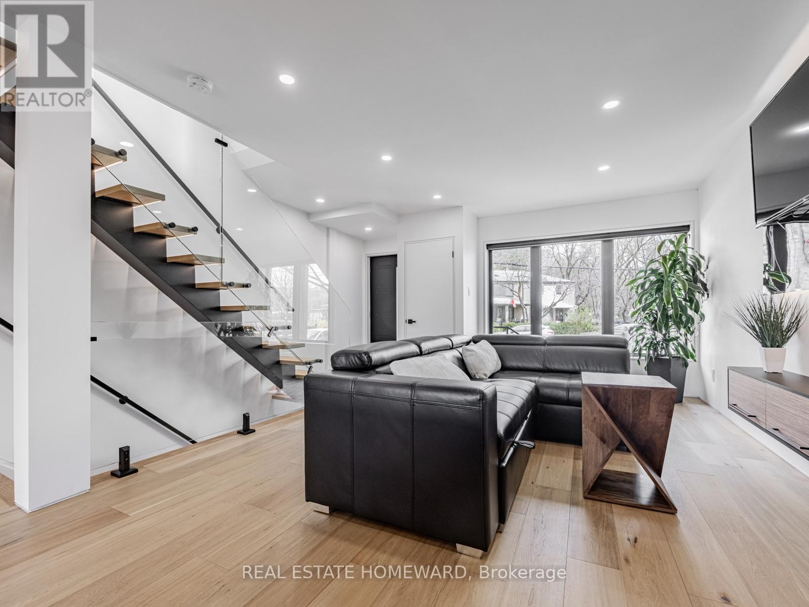 












10 JULIANA COURT

,
Toronto (Lambton Baby Point),




Ontario
M6S2R2

