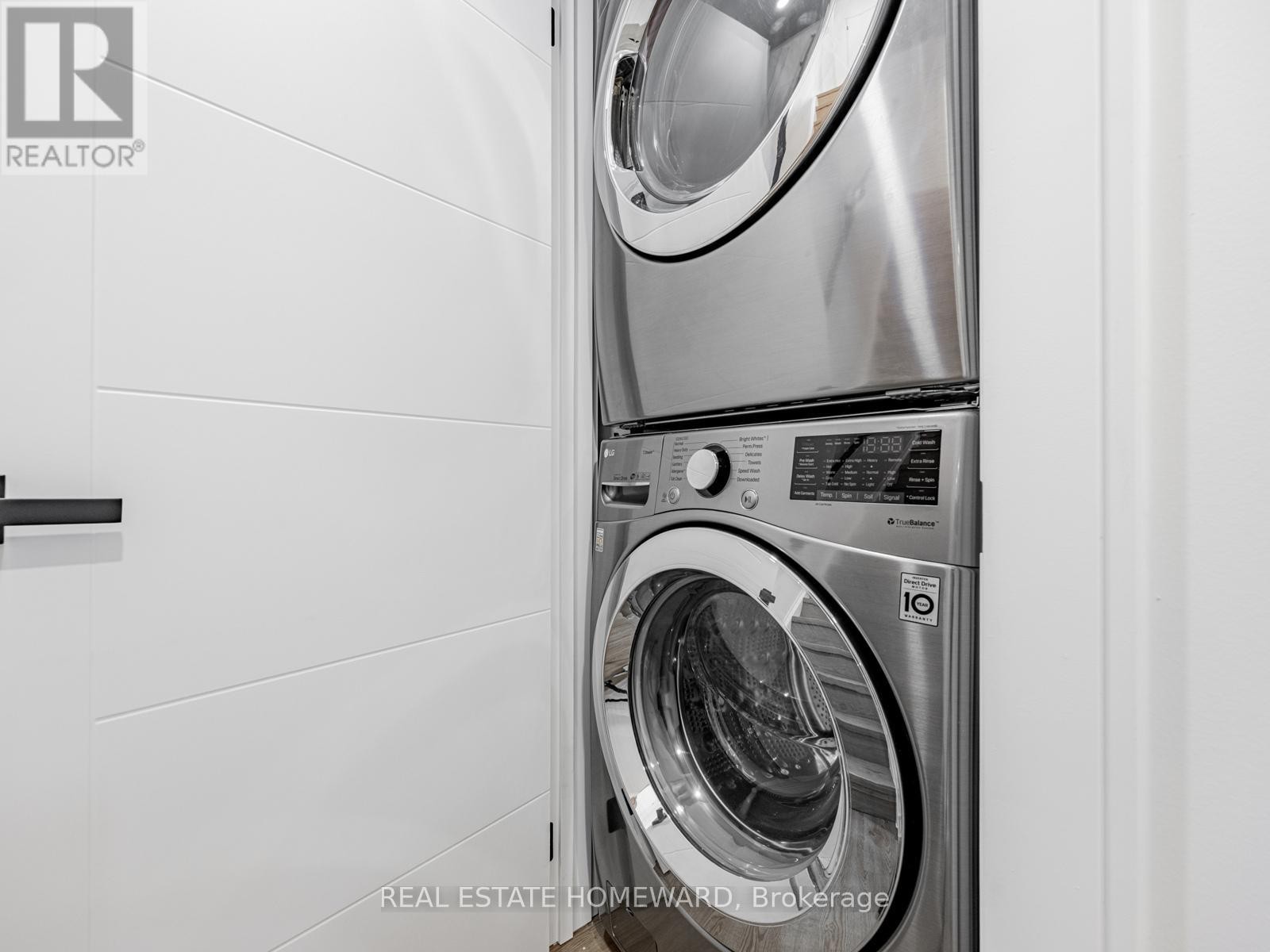 












10 JULIANA COURT

,
Toronto (Lambton Baby Point),




Ontario
M6S2R2

