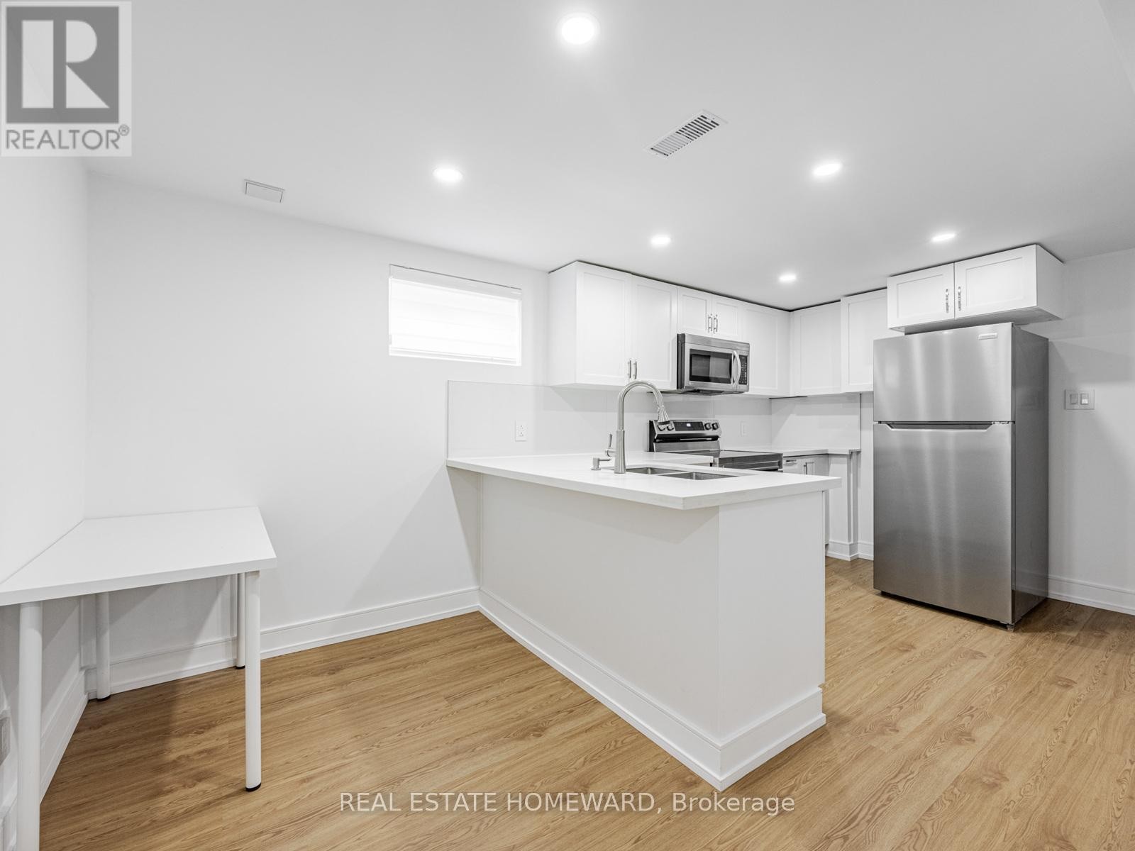 












10 JULIANA COURT

,
Toronto (Lambton Baby Point),




Ontario
M6S2R2

