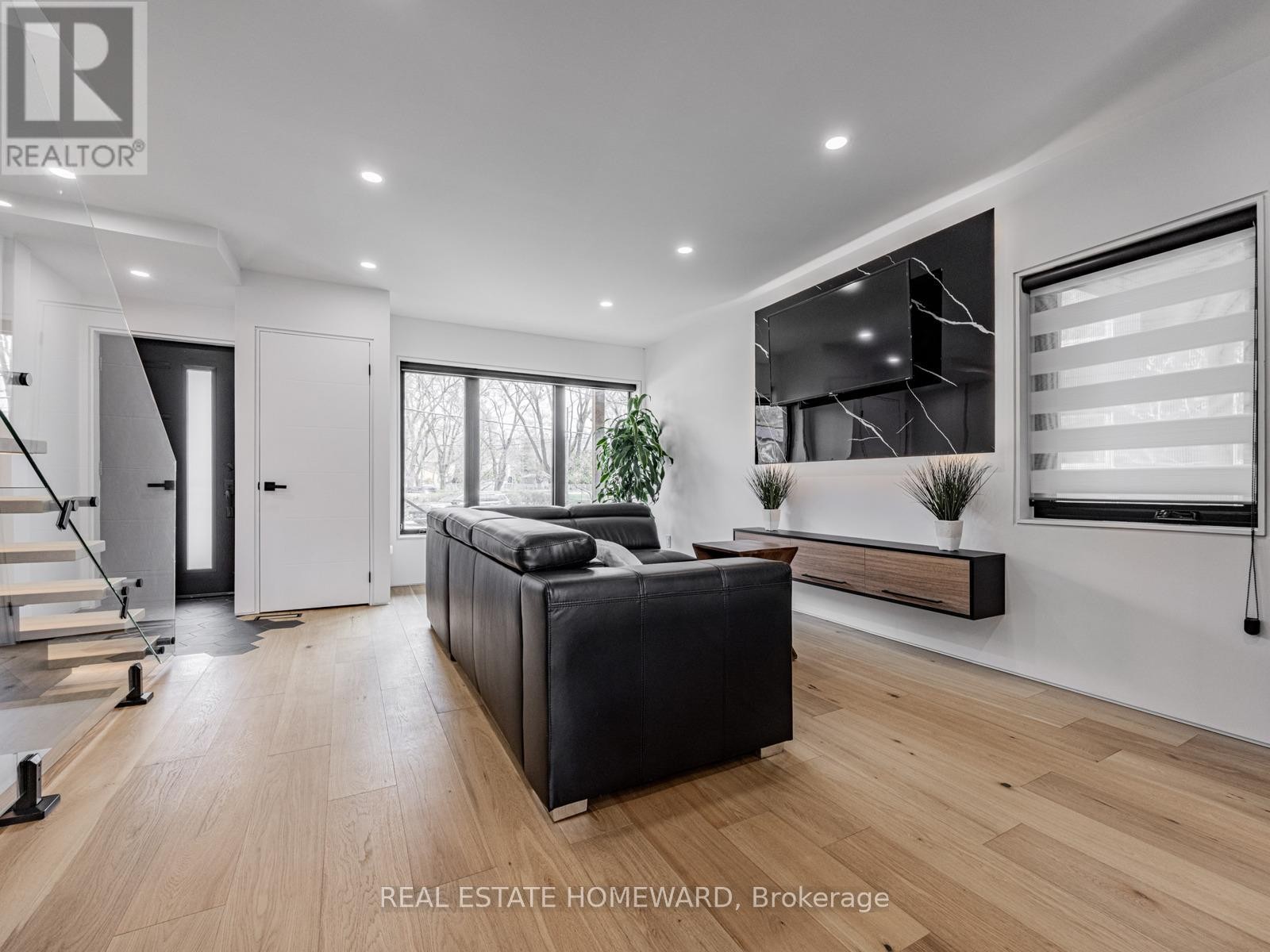 












10 JULIANA COURT

,
Toronto (Lambton Baby Point),




Ontario
M6S2R2

