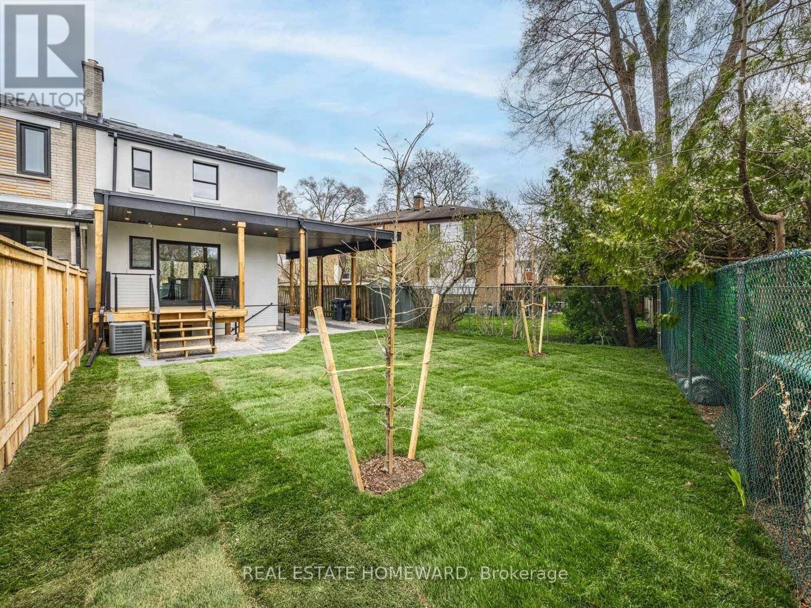 












10 JULIANA COURT

,
Toronto (Lambton Baby Point),




Ontario
M6S2R2

