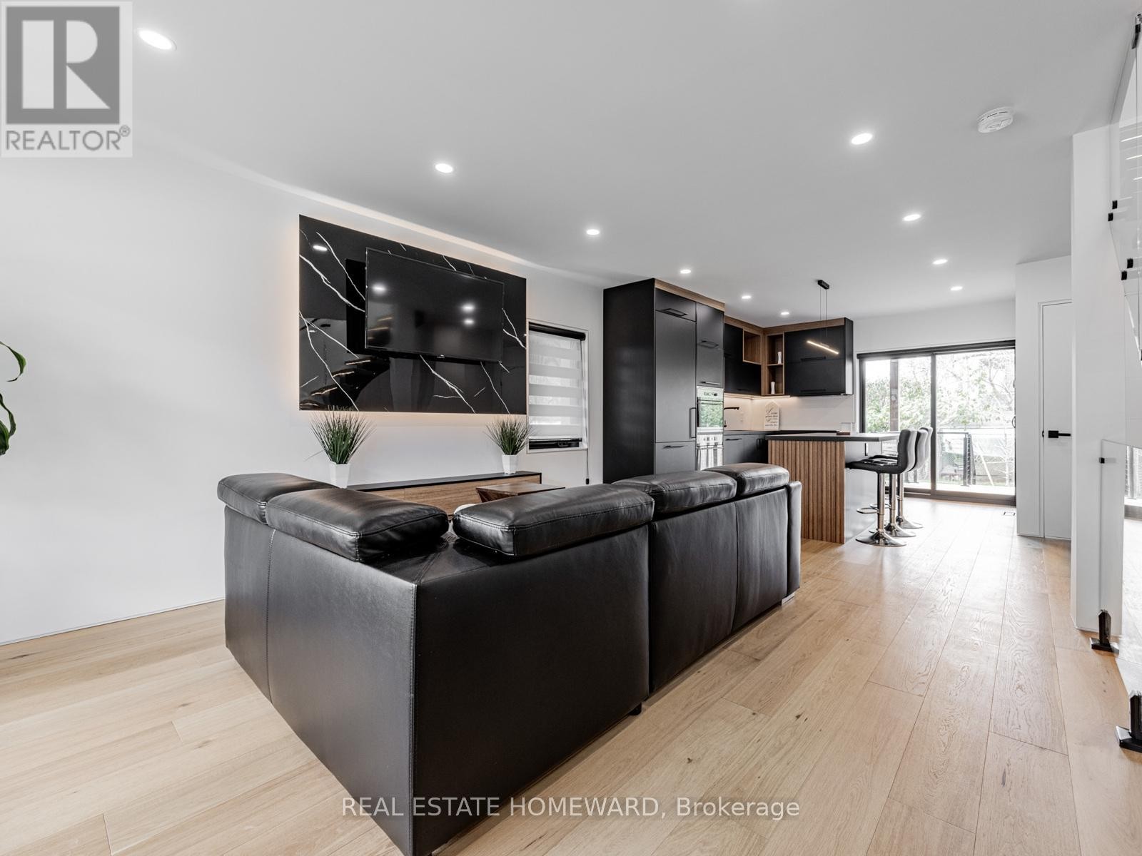 












10 JULIANA COURT

,
Toronto (Lambton Baby Point),




Ontario
M6S2R2

