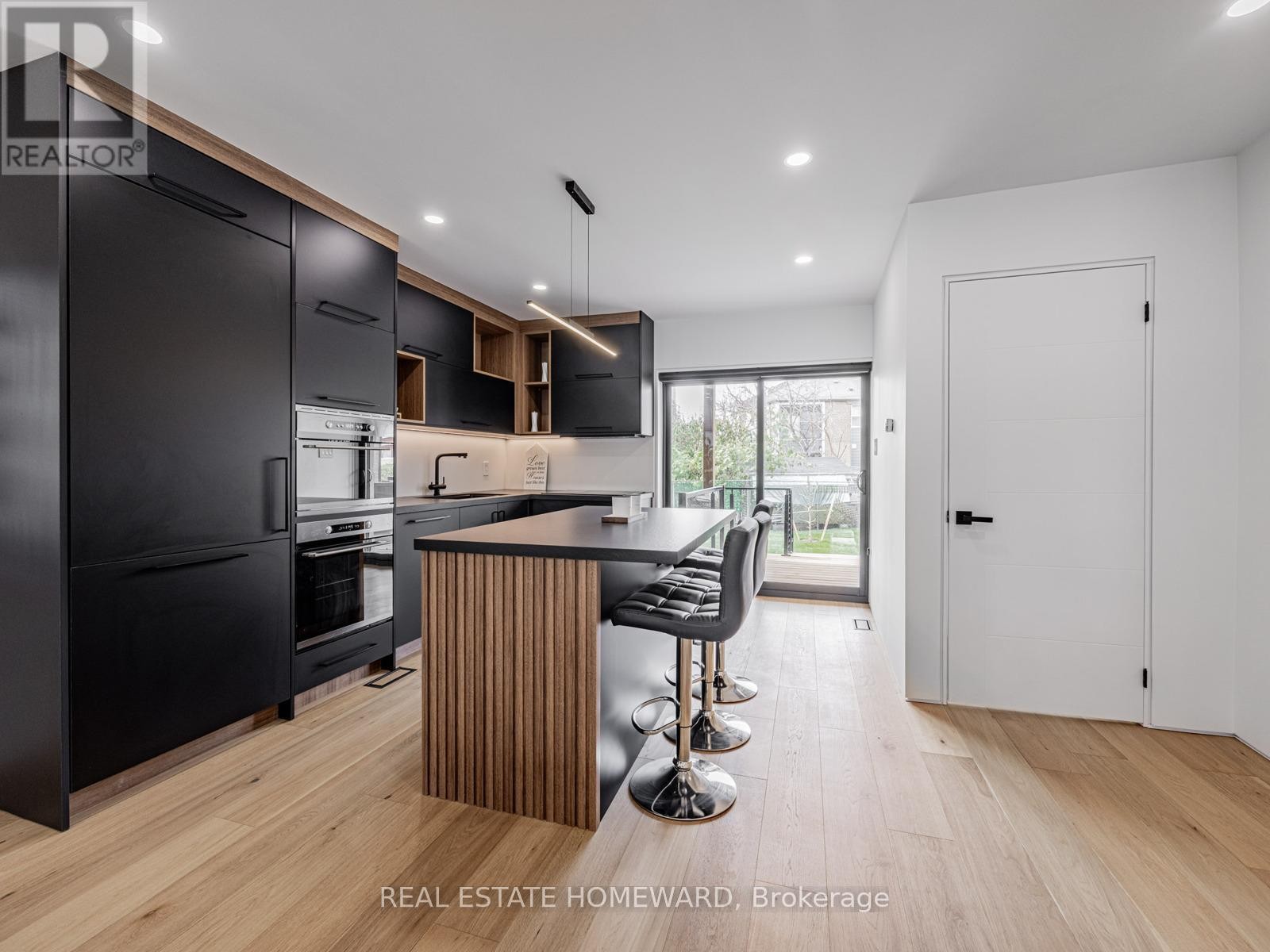 












10 JULIANA COURT

,
Toronto (Lambton Baby Point),




Ontario
M6S2R2

