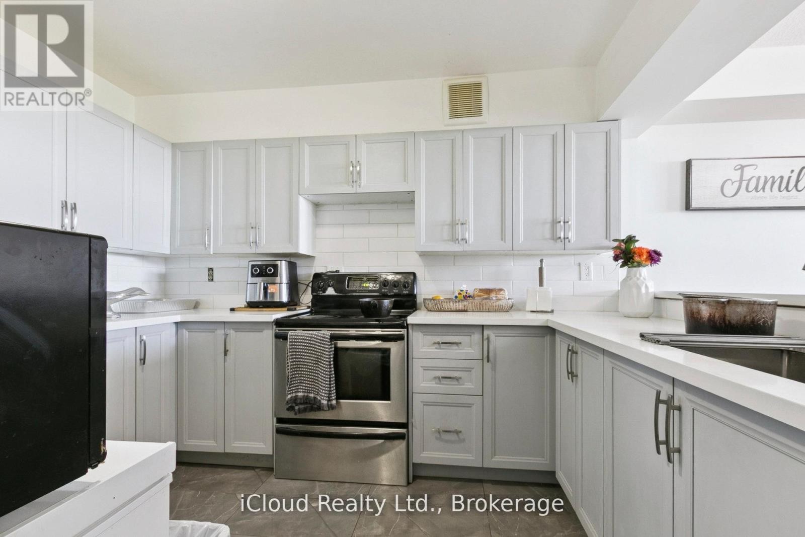 












1108 - 238 ALBION ROAD

,
Toronto (Elms-Old Rexdale),




Ontario
M9W6A7

