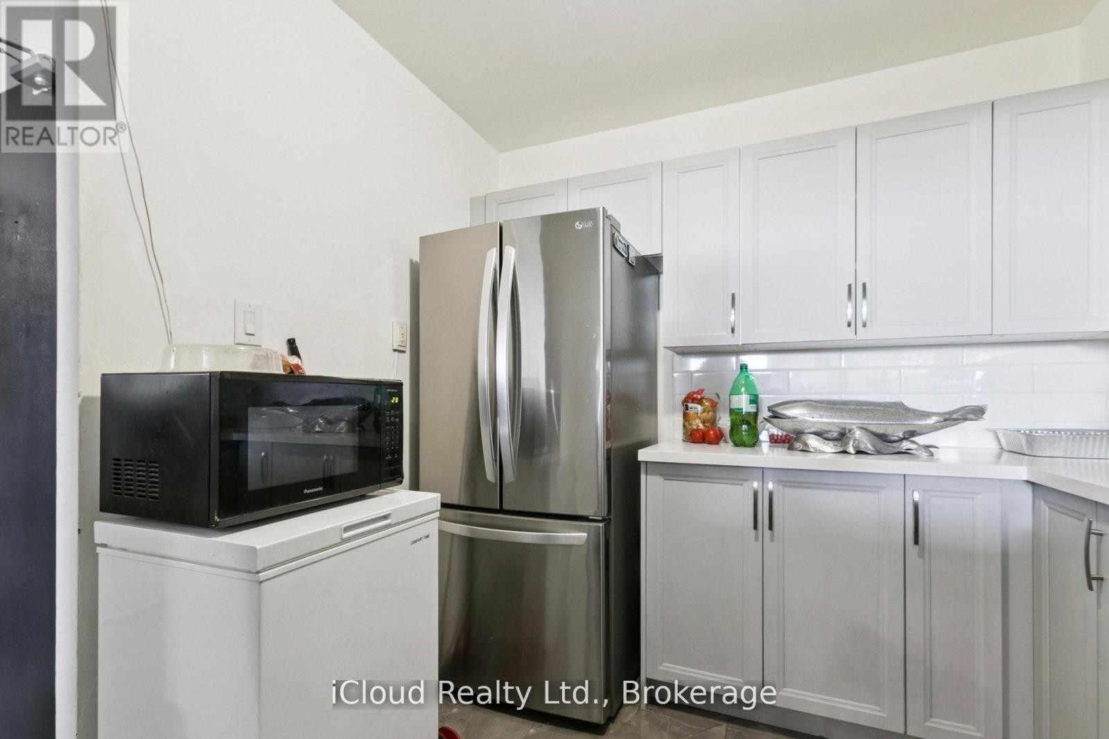 












1108 - 238 ALBION ROAD

,
Toronto (Elms-Old Rexdale),




Ontario
M9W6A7

