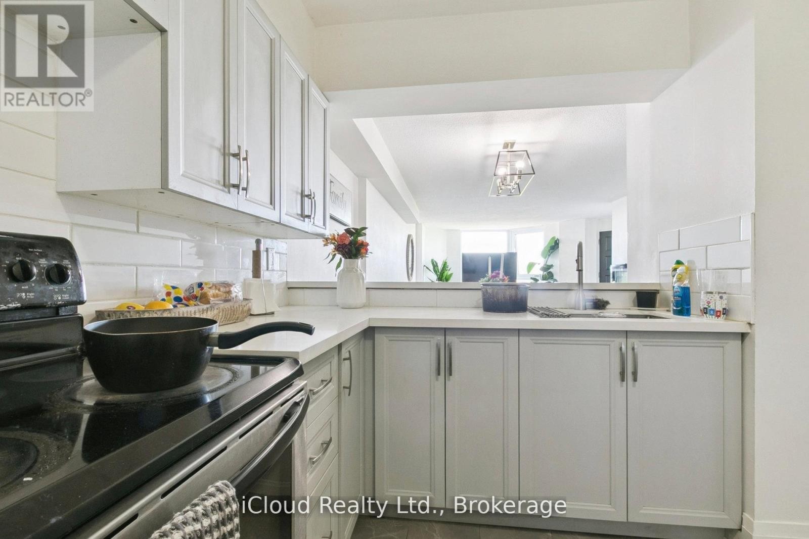 












1108 - 238 ALBION ROAD

,
Toronto (Elms-Old Rexdale),




Ontario
M9W6A7

