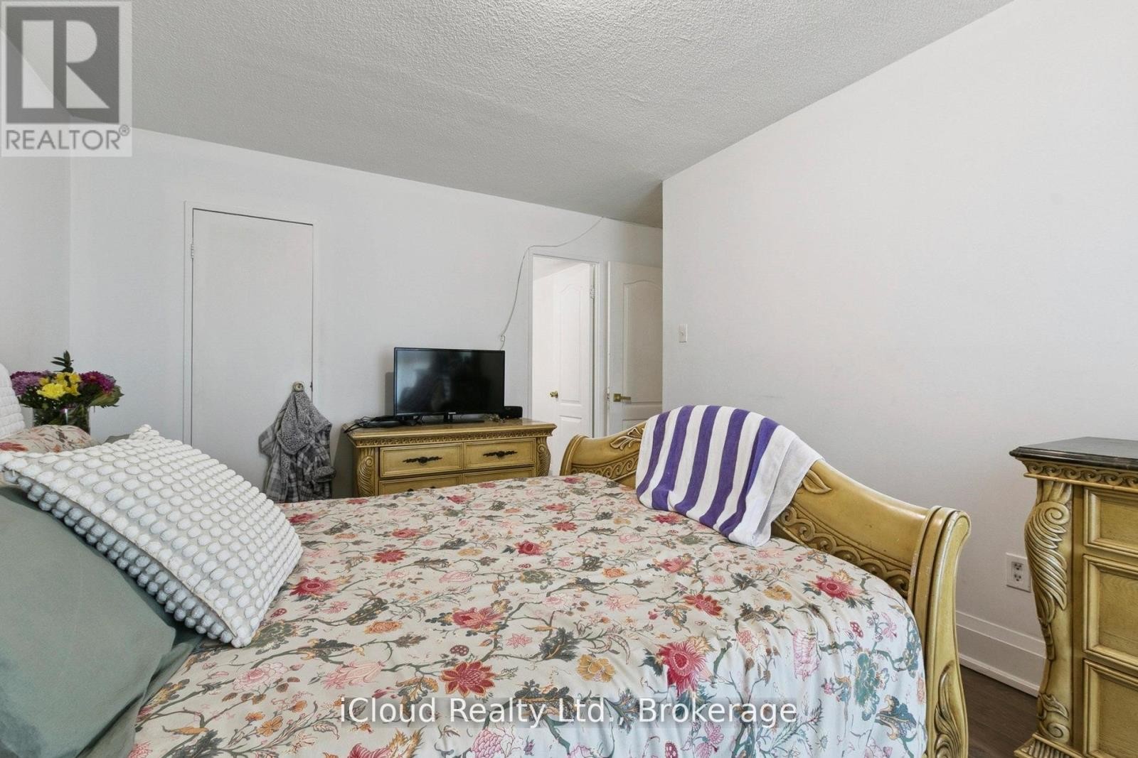 












1108 - 238 ALBION ROAD

,
Toronto (Elms-Old Rexdale),




Ontario
M9W6A7

