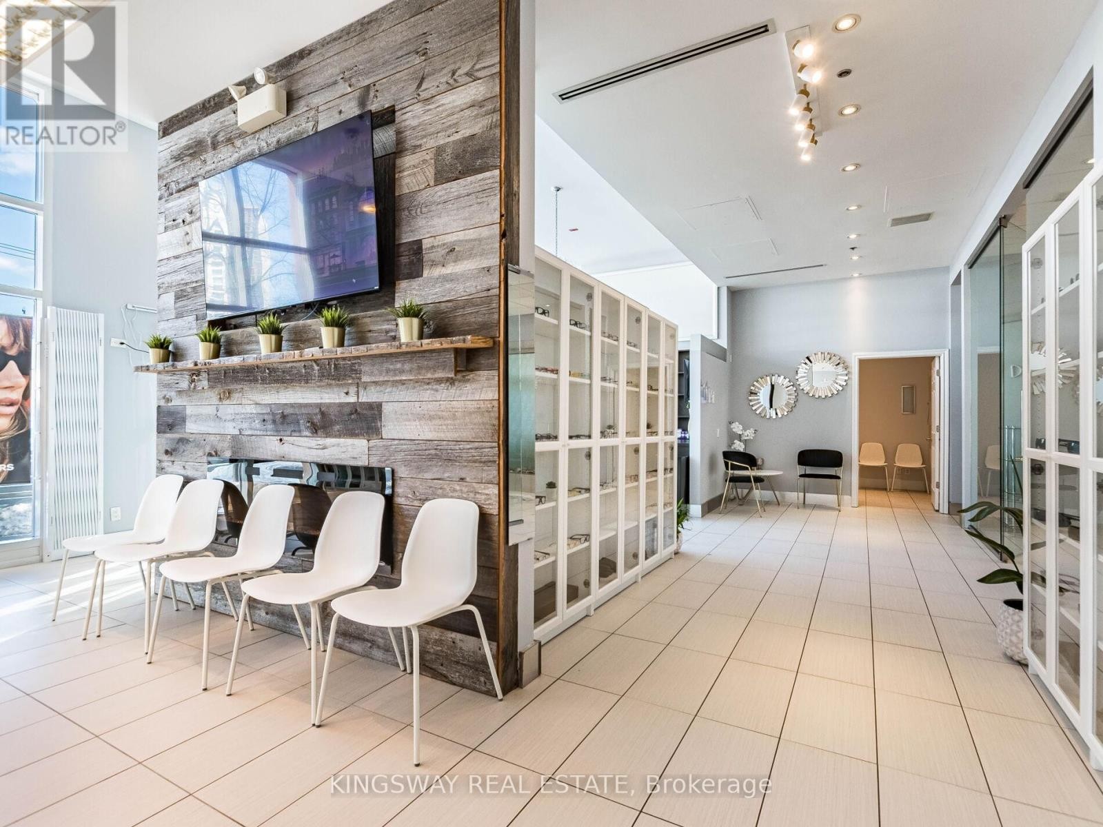 












7 - 3391 BLOOR STREET W

,
Toronto (Islington-City Centre West),




Ontario
M8X1G3

