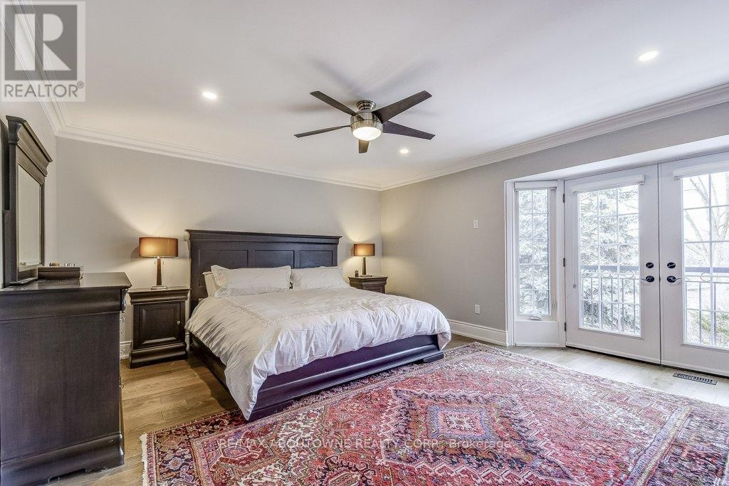 












21 CHISHOLM STREET

,
Oakville (CO Central),




Ontario
L6K3W2


