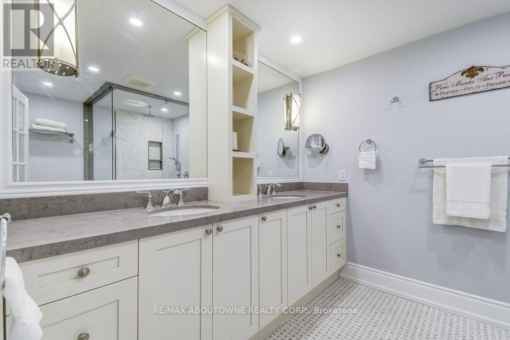 












21 CHISHOLM STREET

,
Oakville (CO Central),




Ontario
L6K3W2

