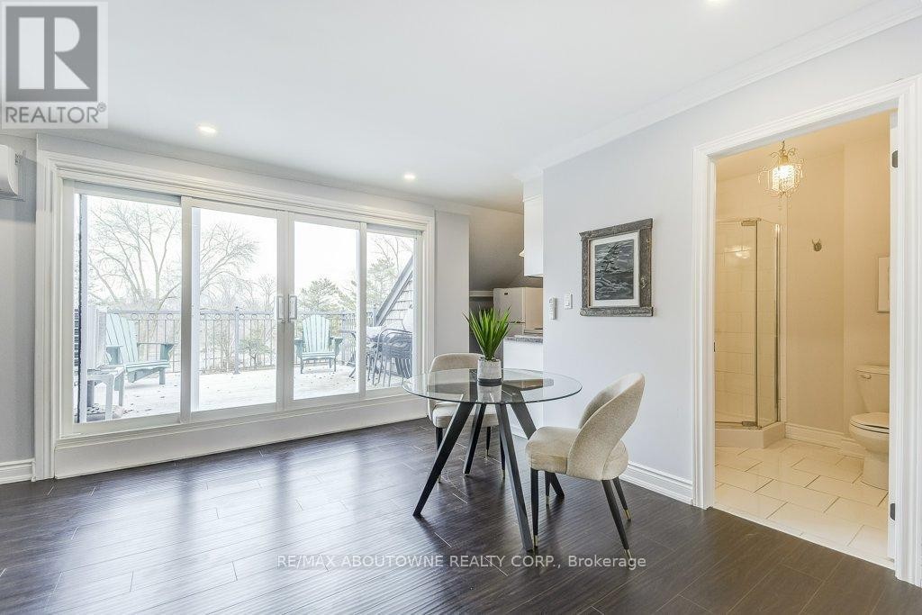 












21 CHISHOLM STREET

,
Oakville (CO Central),




Ontario
L6K3W2

